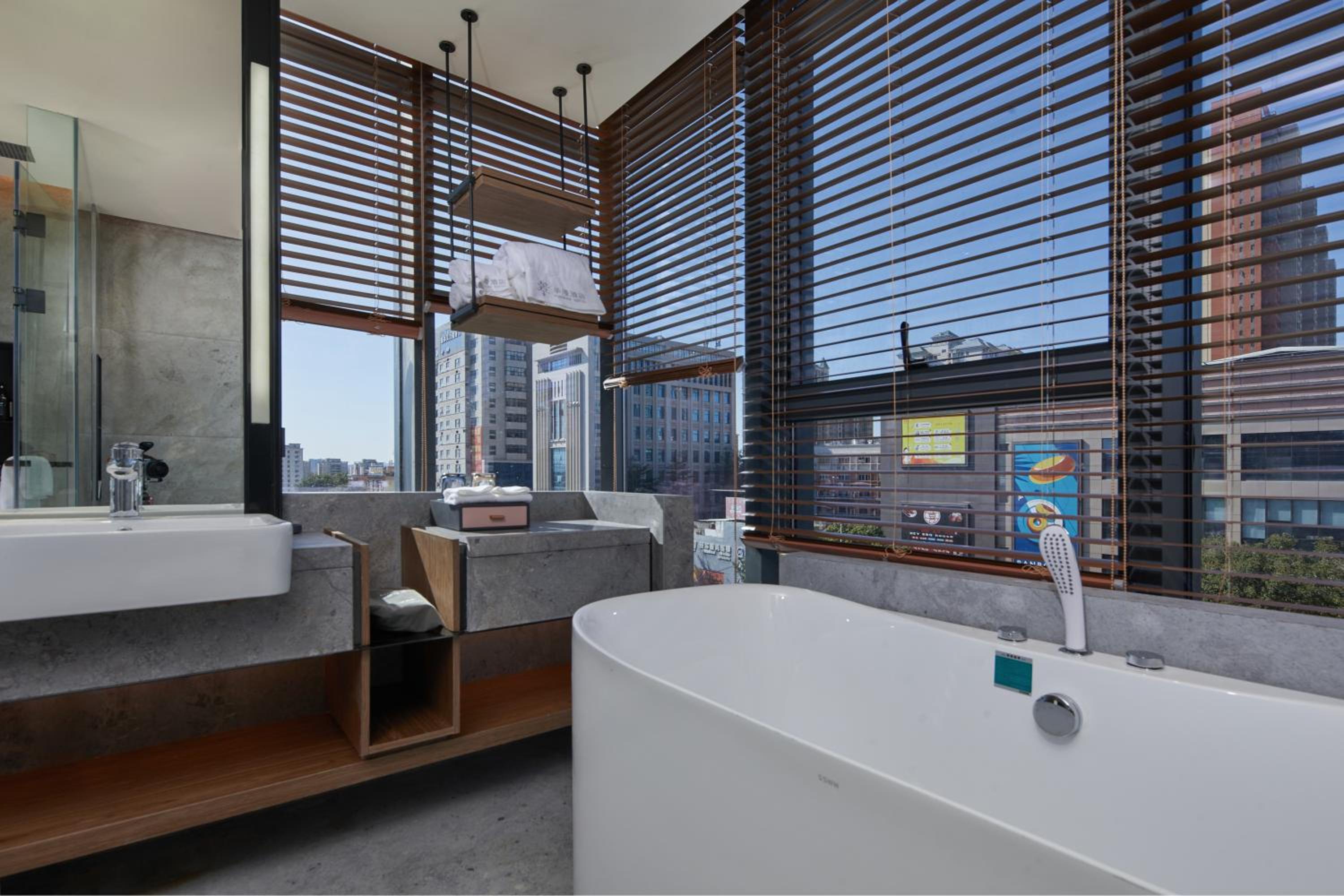 Business Suite photo 3
