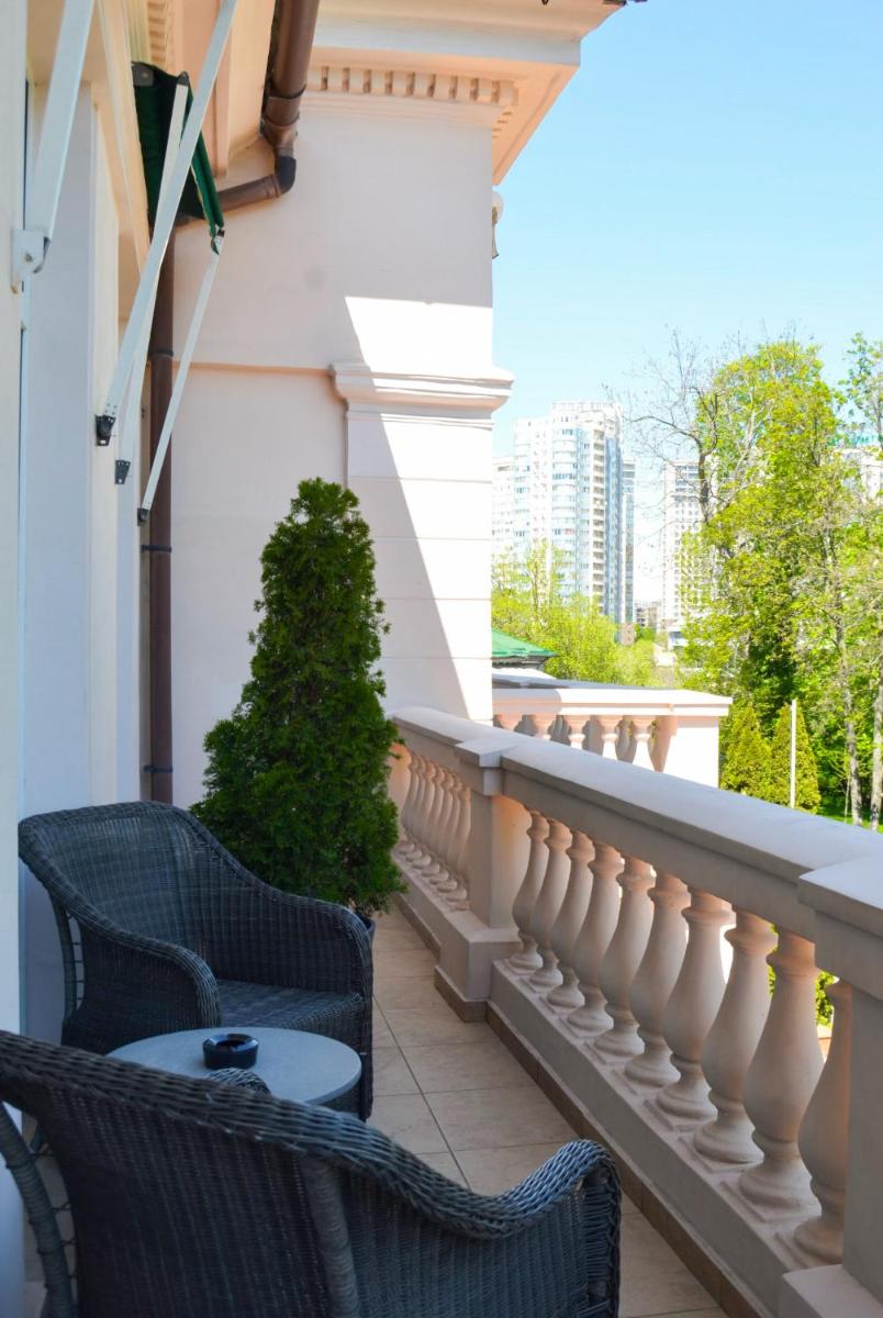 balcony