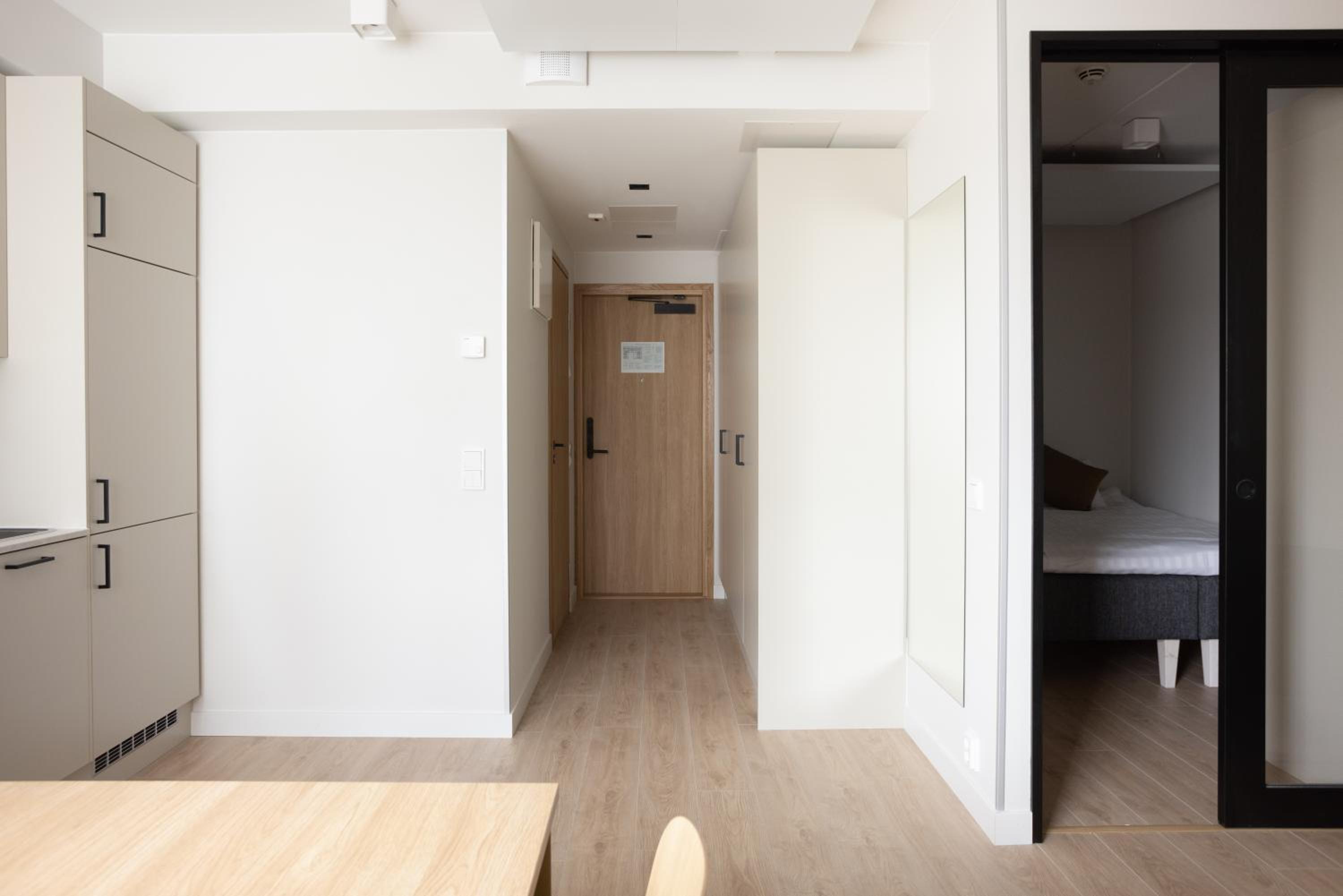 Spacious-studio upper floor - Photo 2