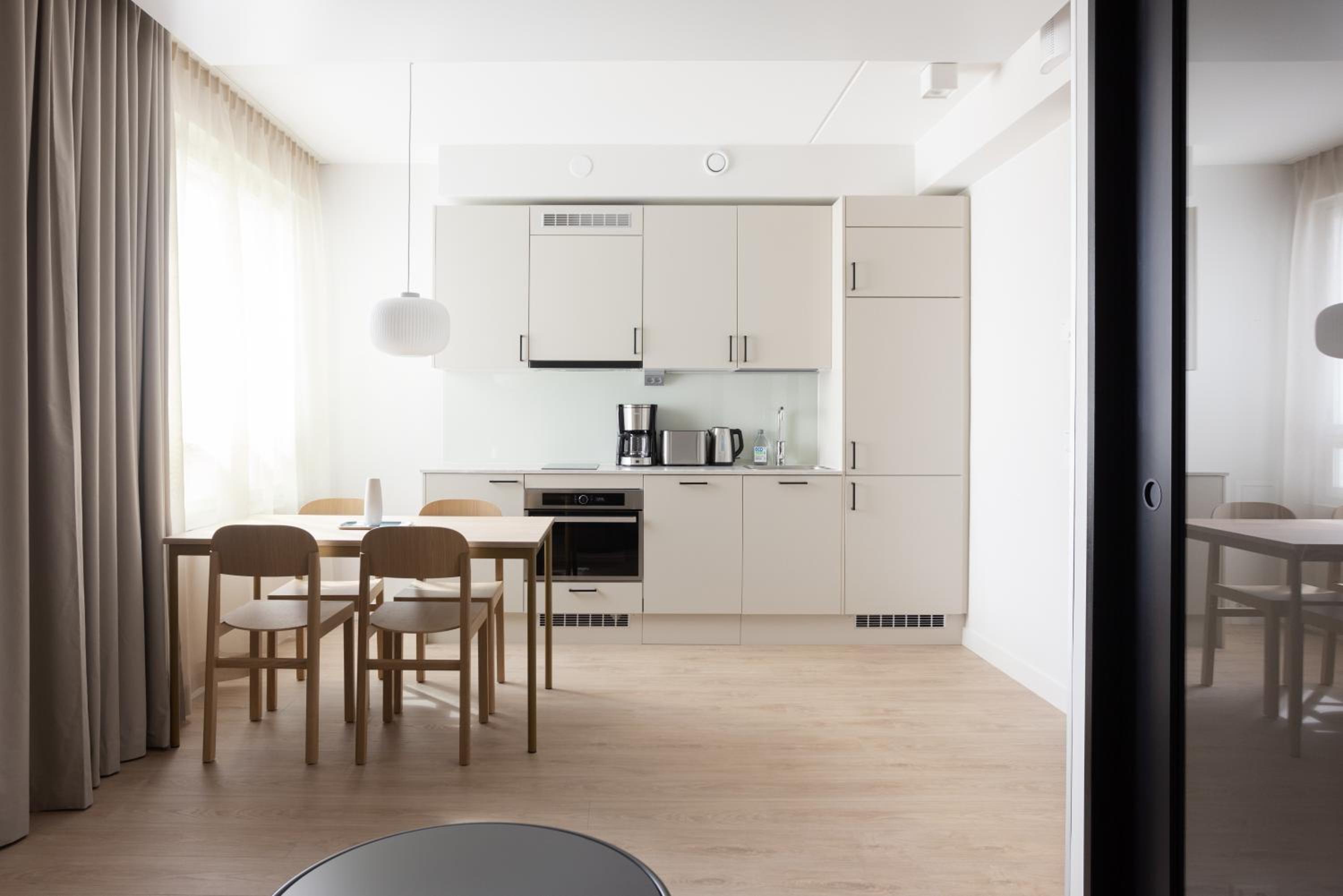 Spacious-studio upper floor - Photo 3