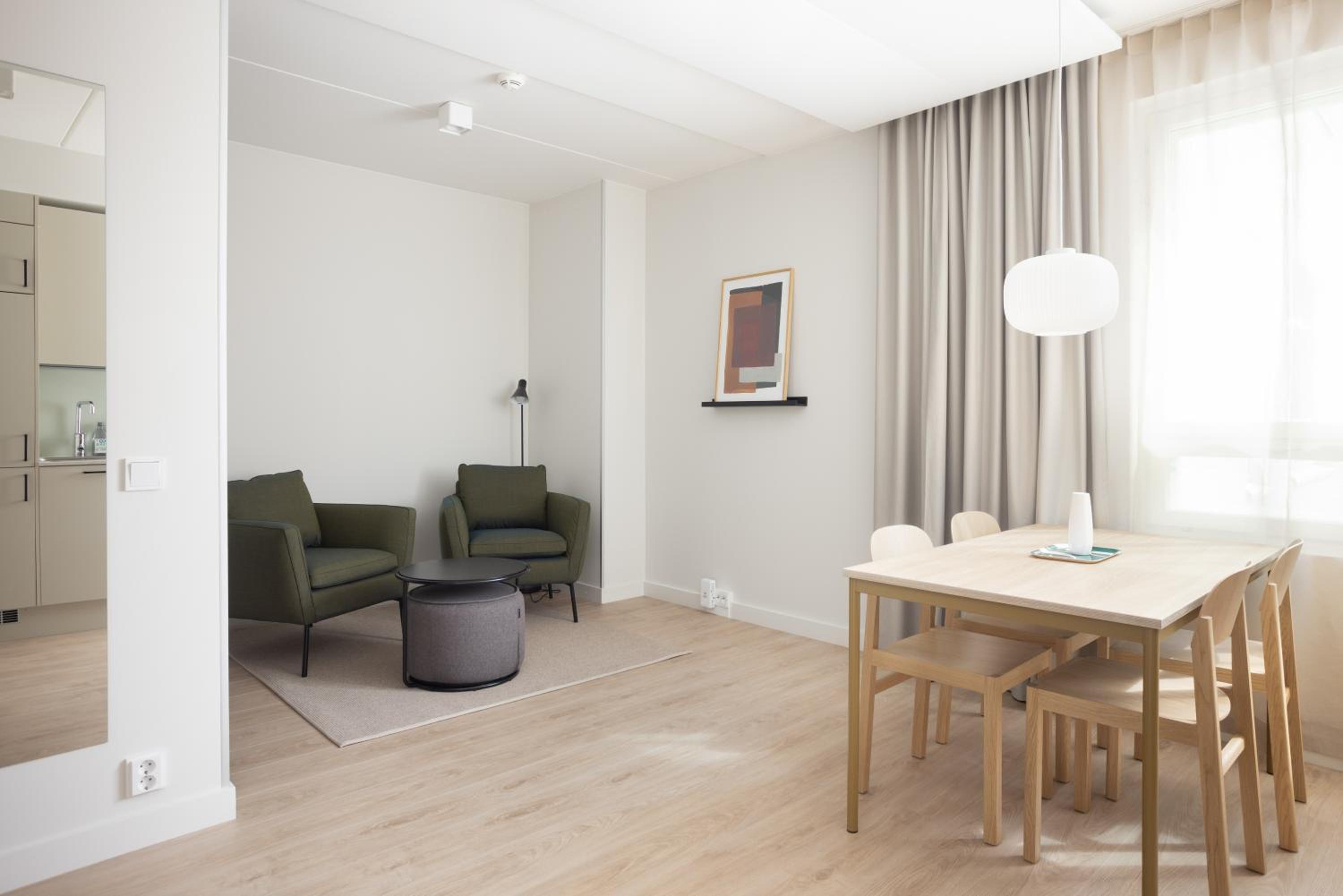 Spacious-studio upper floor - Photo 1
