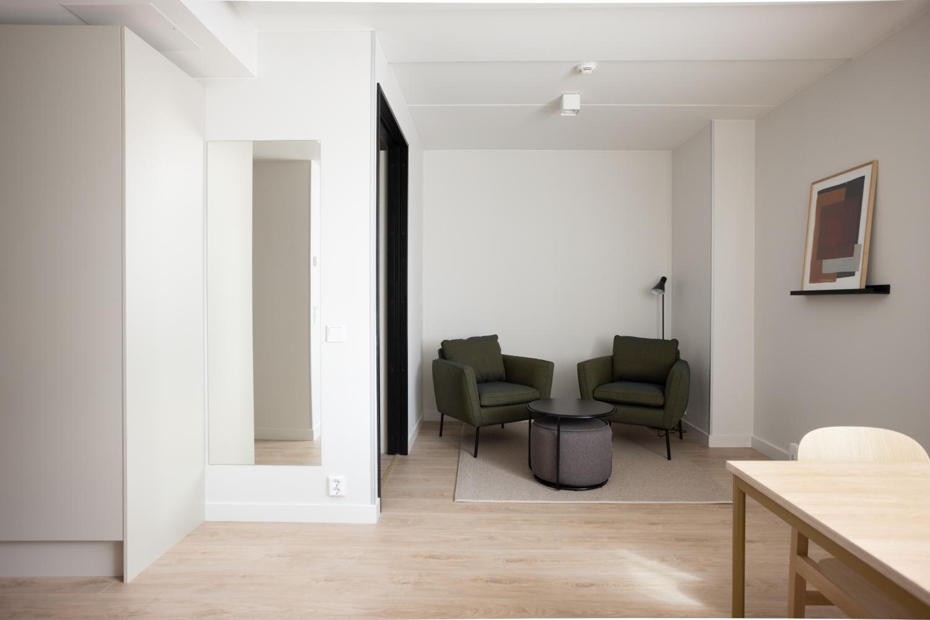 Spacious-studio upper floor - Photo 7