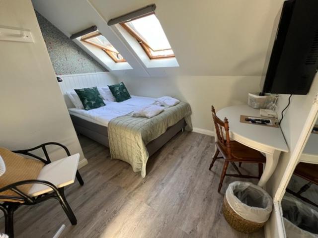Double Room with Private External Bathroom photo 2