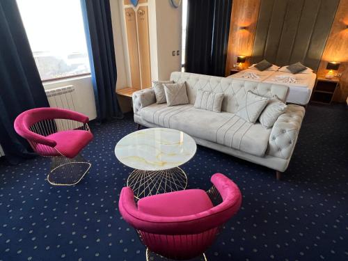 Junior Suite with Balcony and Sea View photo 2