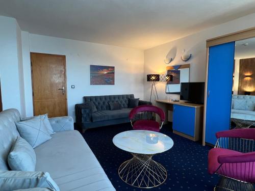 Junior Suite with Balcony and Sea View photo 3