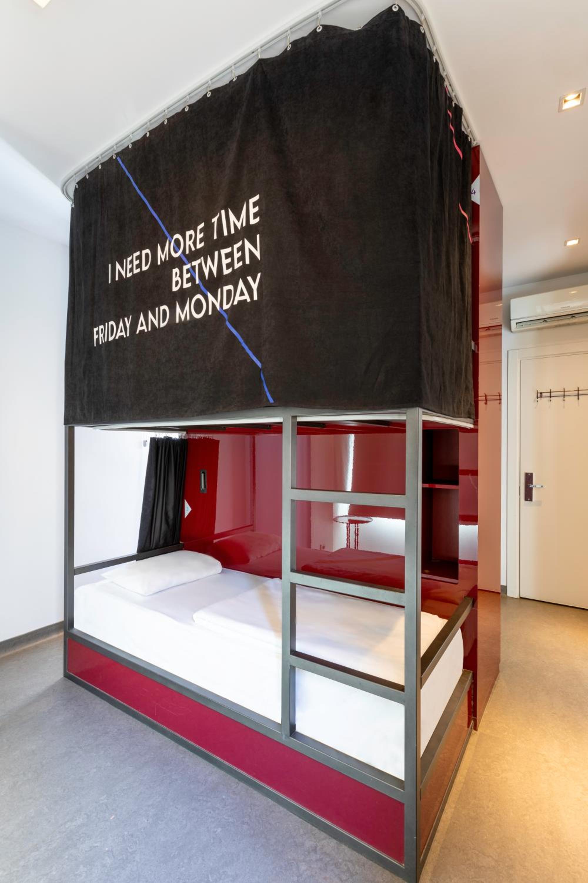 Bed in 6-Bed Female Dormitory Room with Private Bathroom photo 1