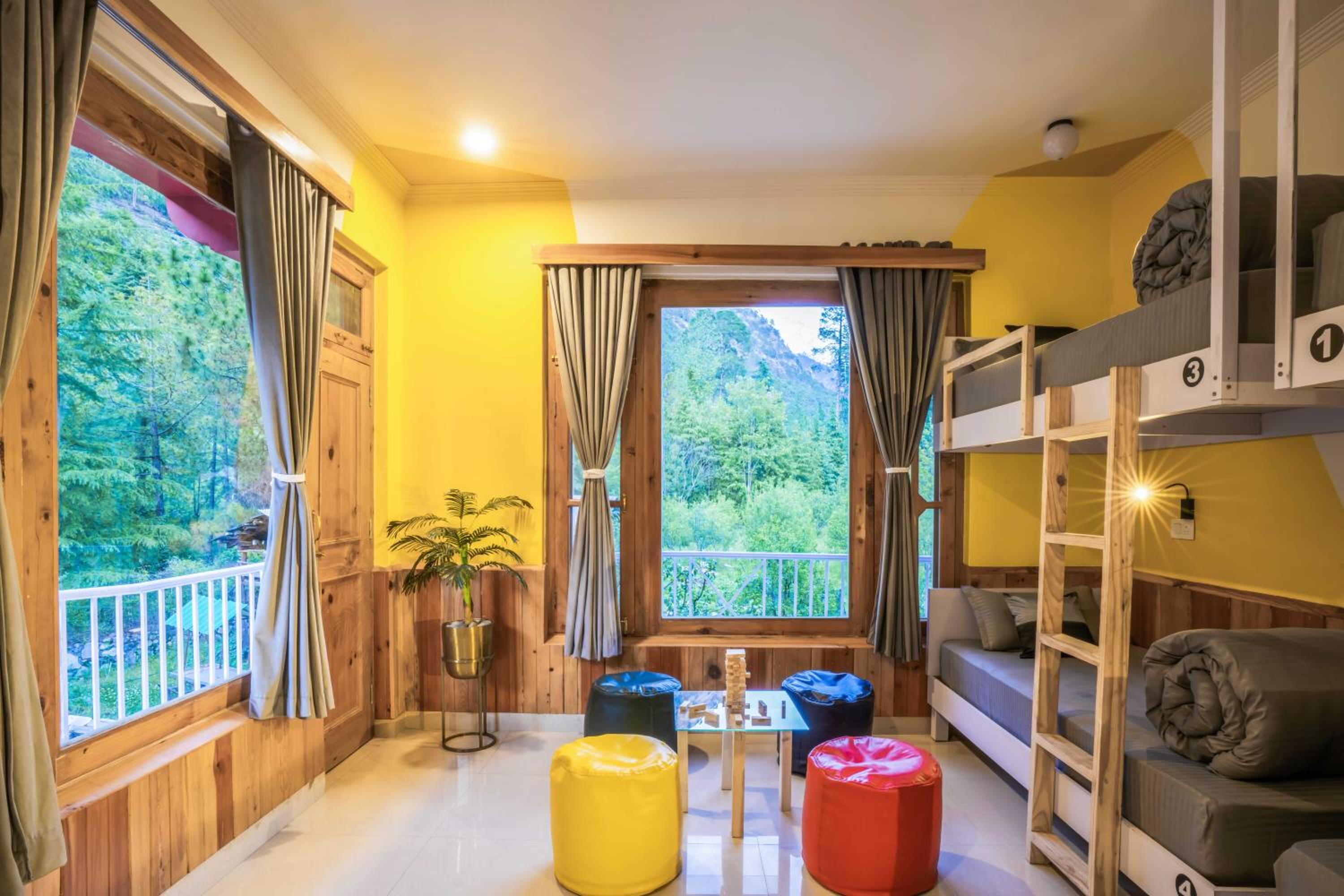 Deluxe 4 Bed Female Dorm (with Balcony) photo 2