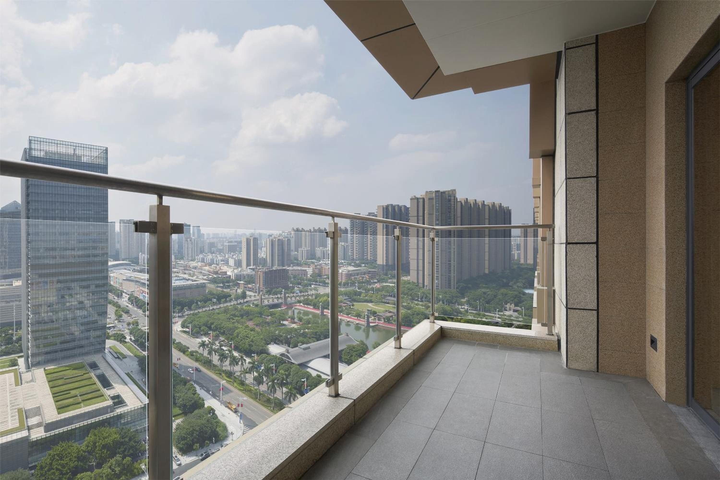 Premier Terrace King