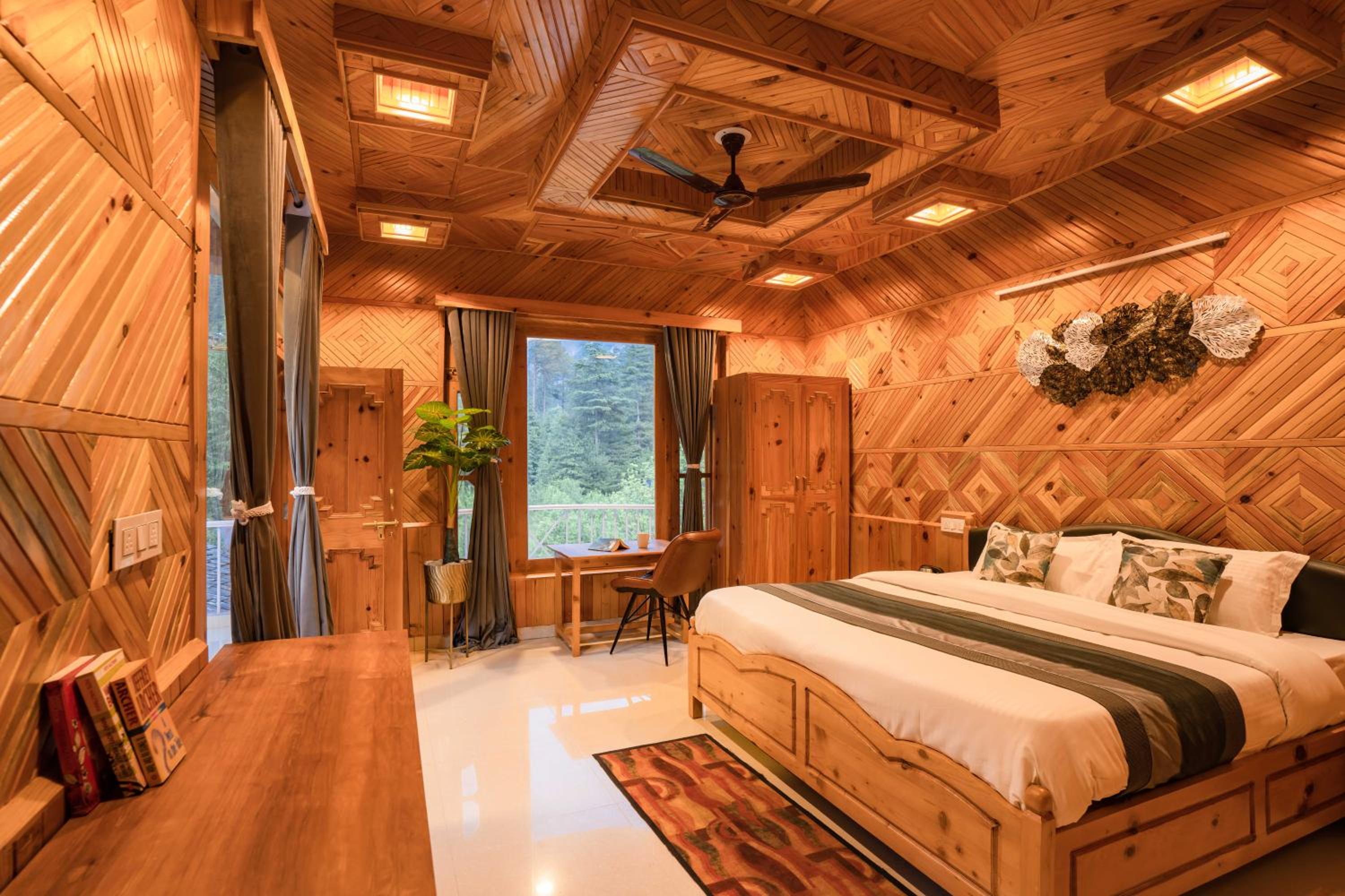 Superior Deluxe Room (with Balcony) photo 1