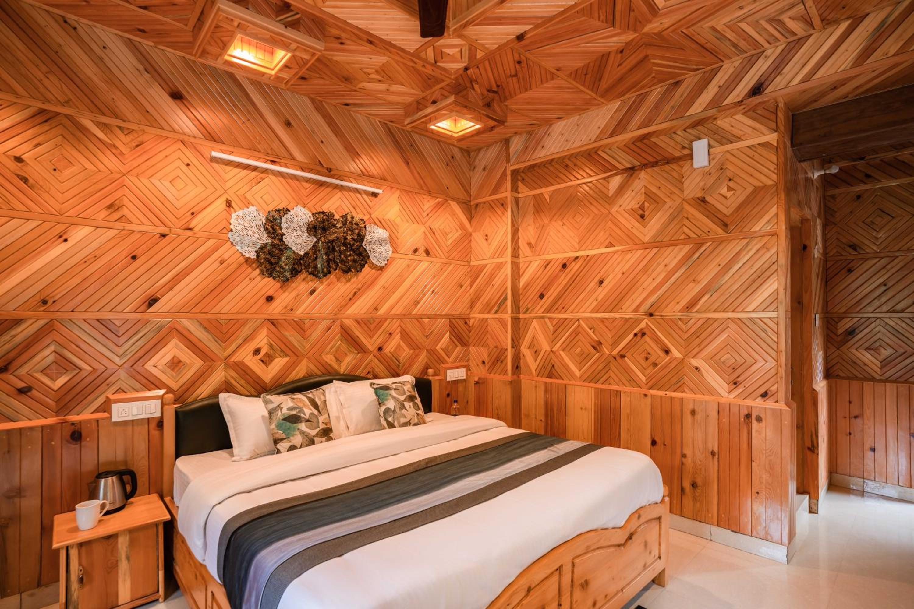 Superior Deluxe Room (with Balcony) photo 2