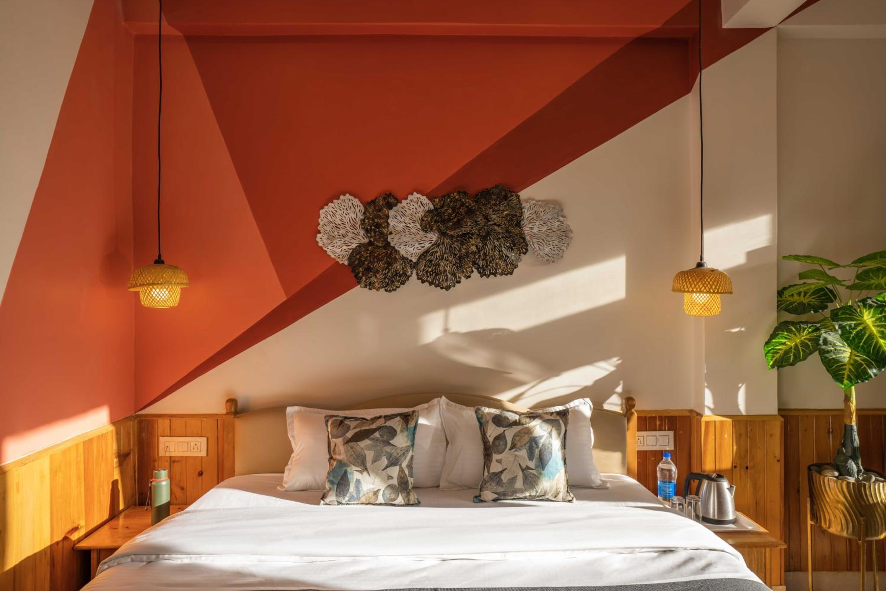 Deluxe Room (with Balcony) photo 1