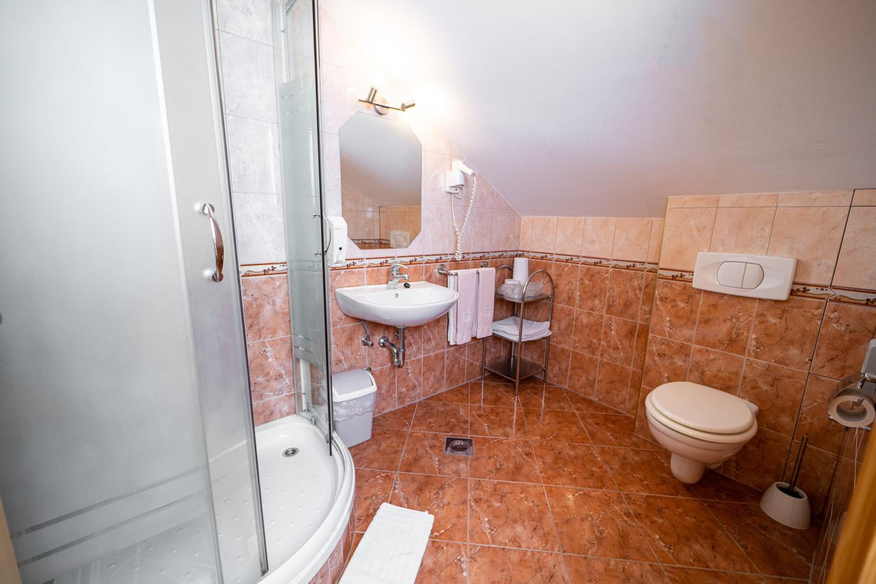 Double Room - Photo 12