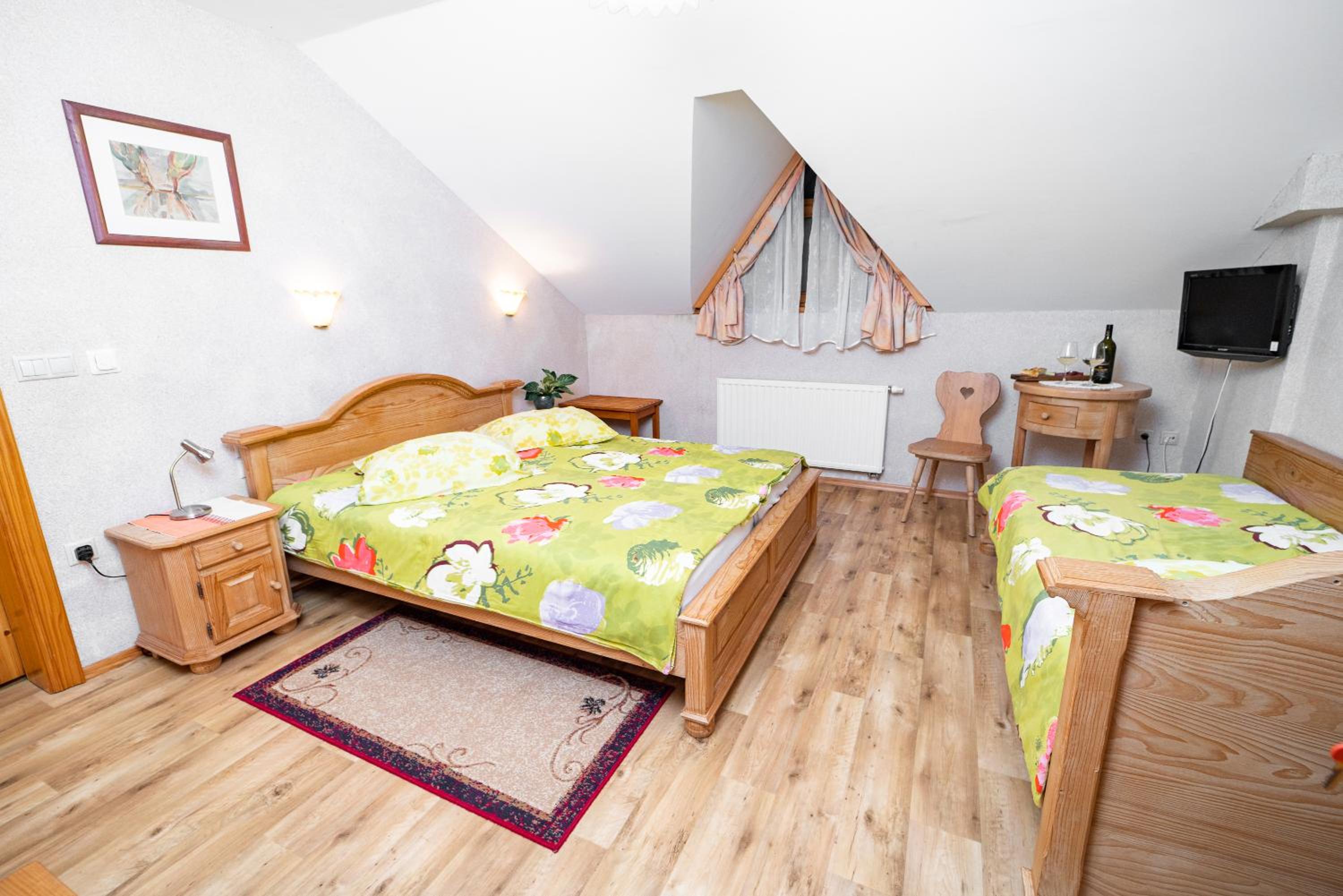 Double Room - Photo 13