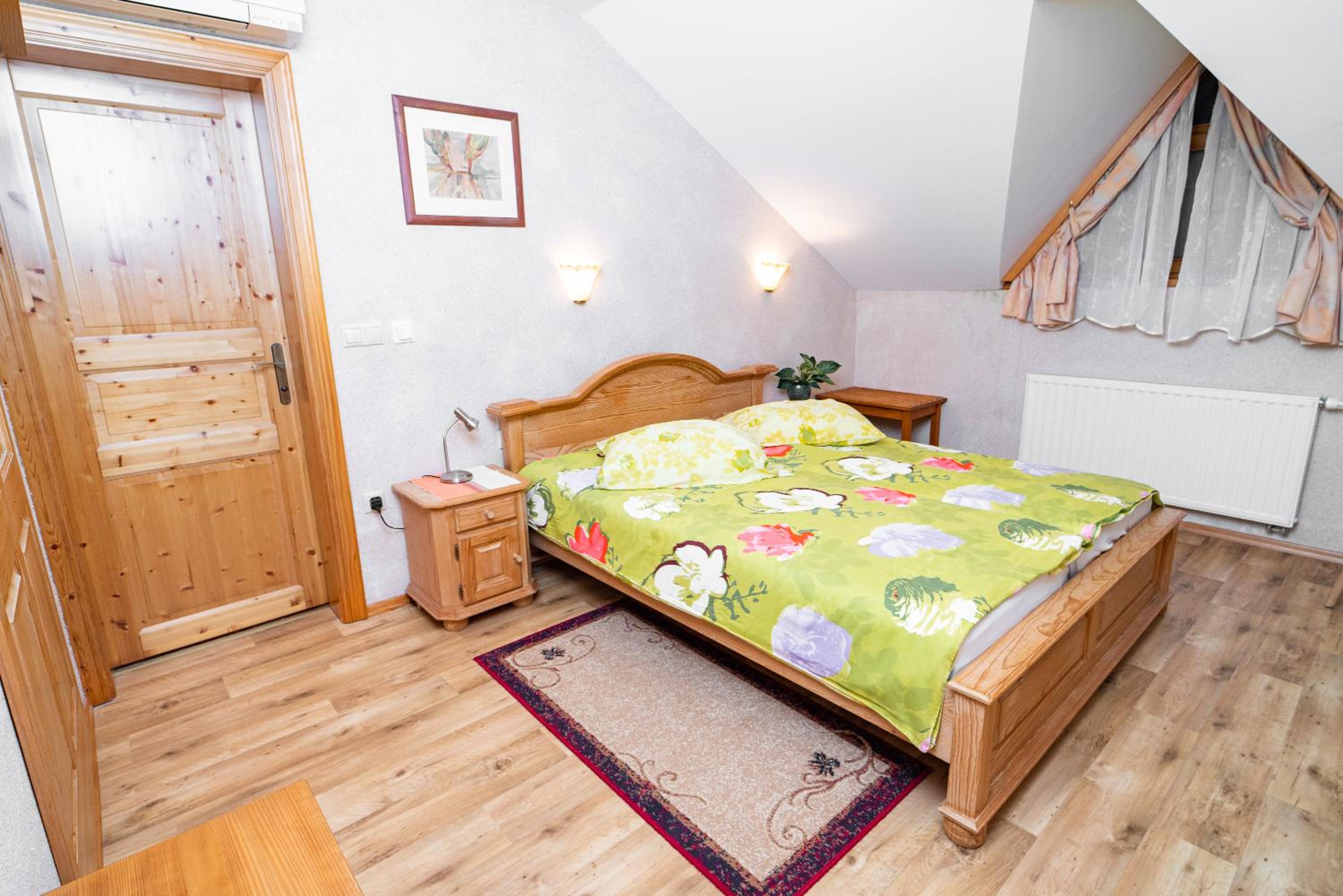 Double Room - Photo 15