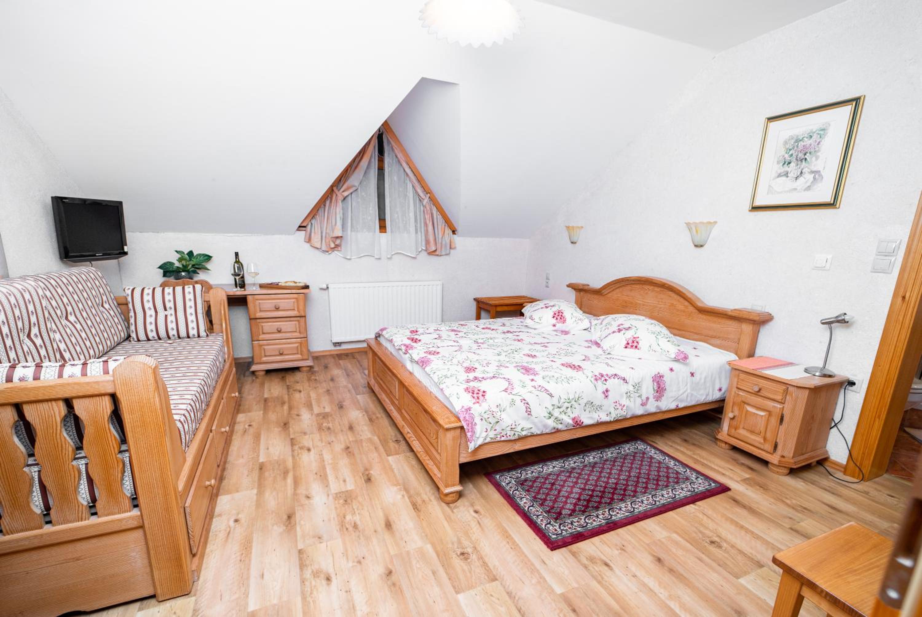 Double Room - Photo 4