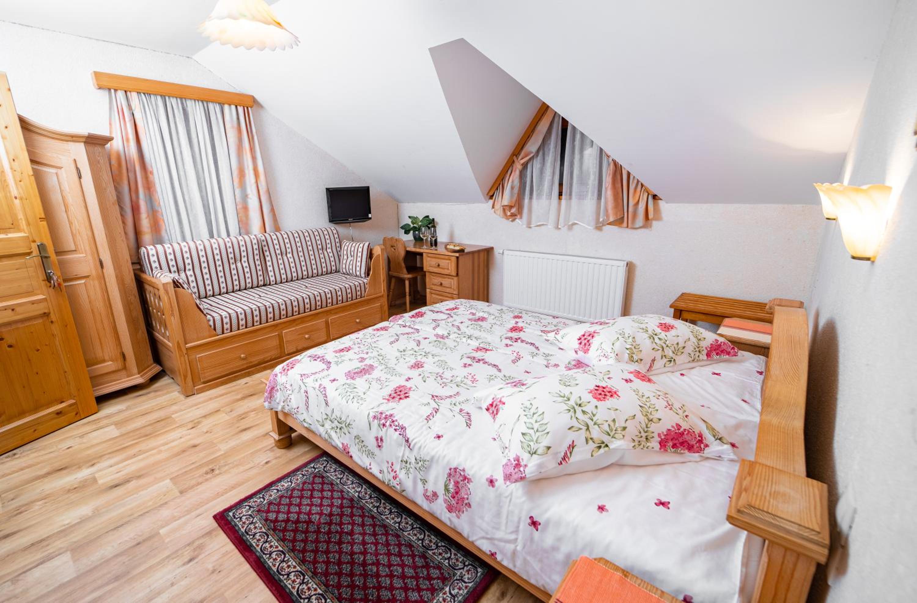 Double Room - Photo 5