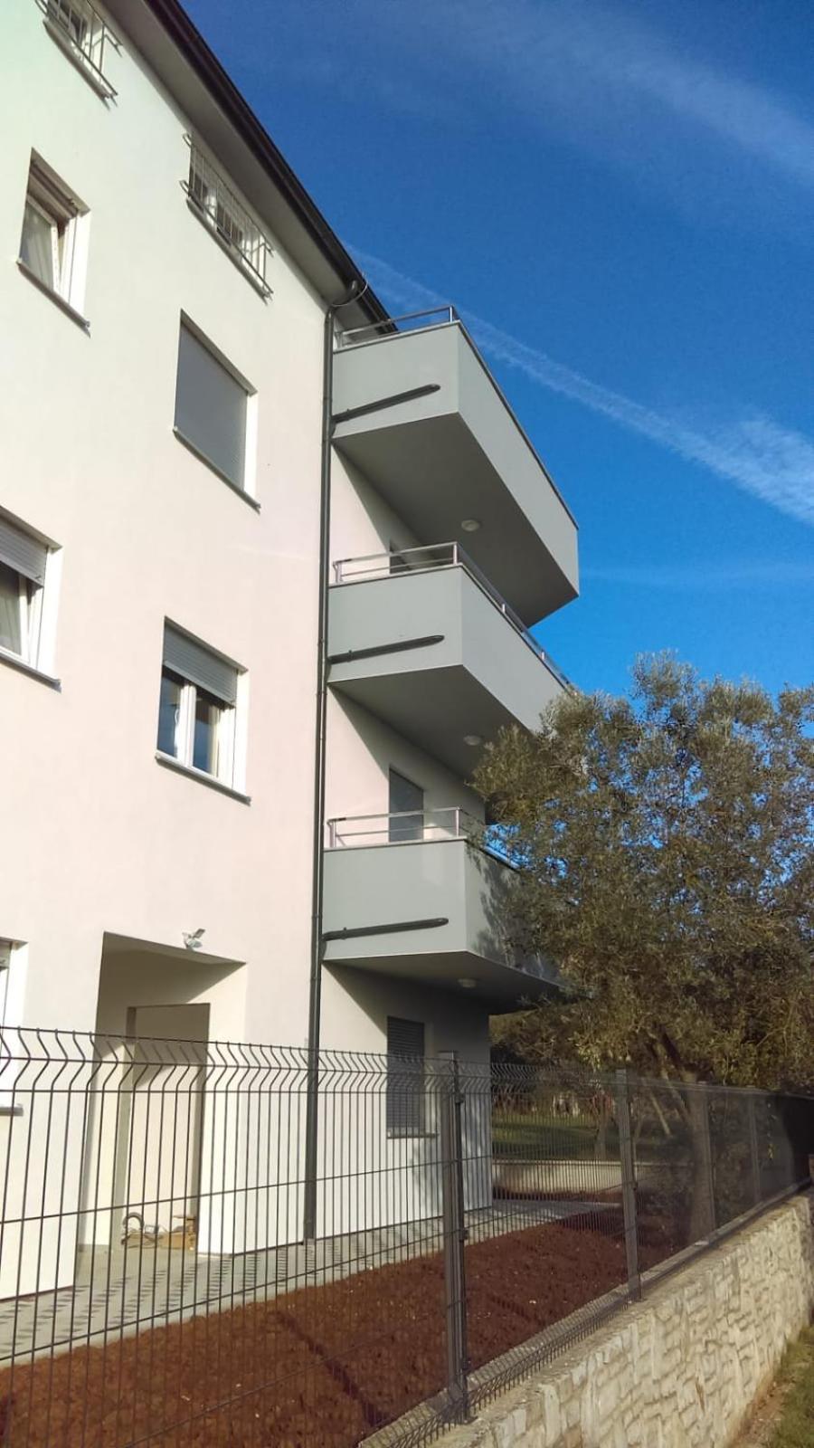 Apartment with Balcony photo 3