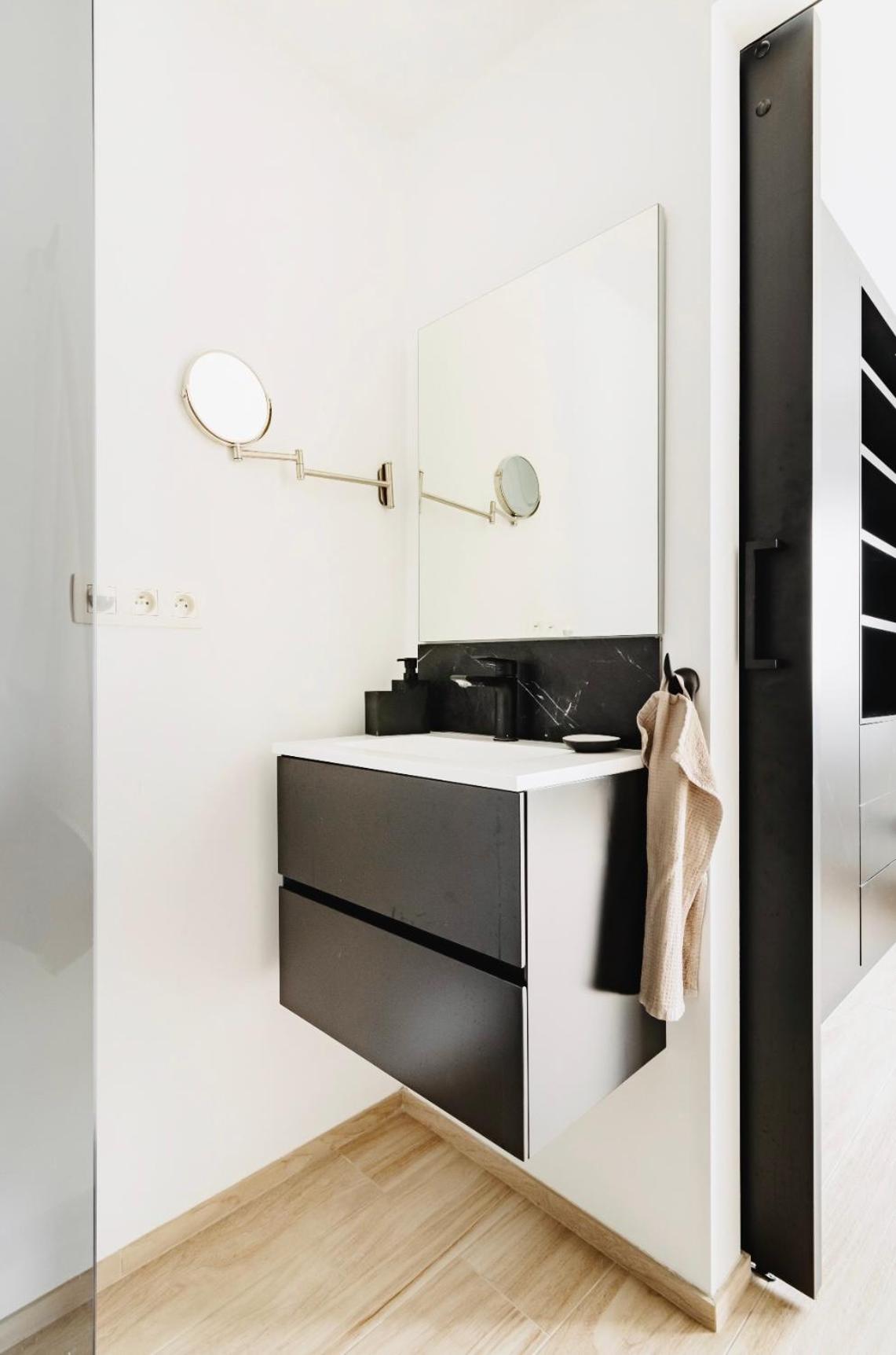 Three-Bedroom Apartment - Photo 6