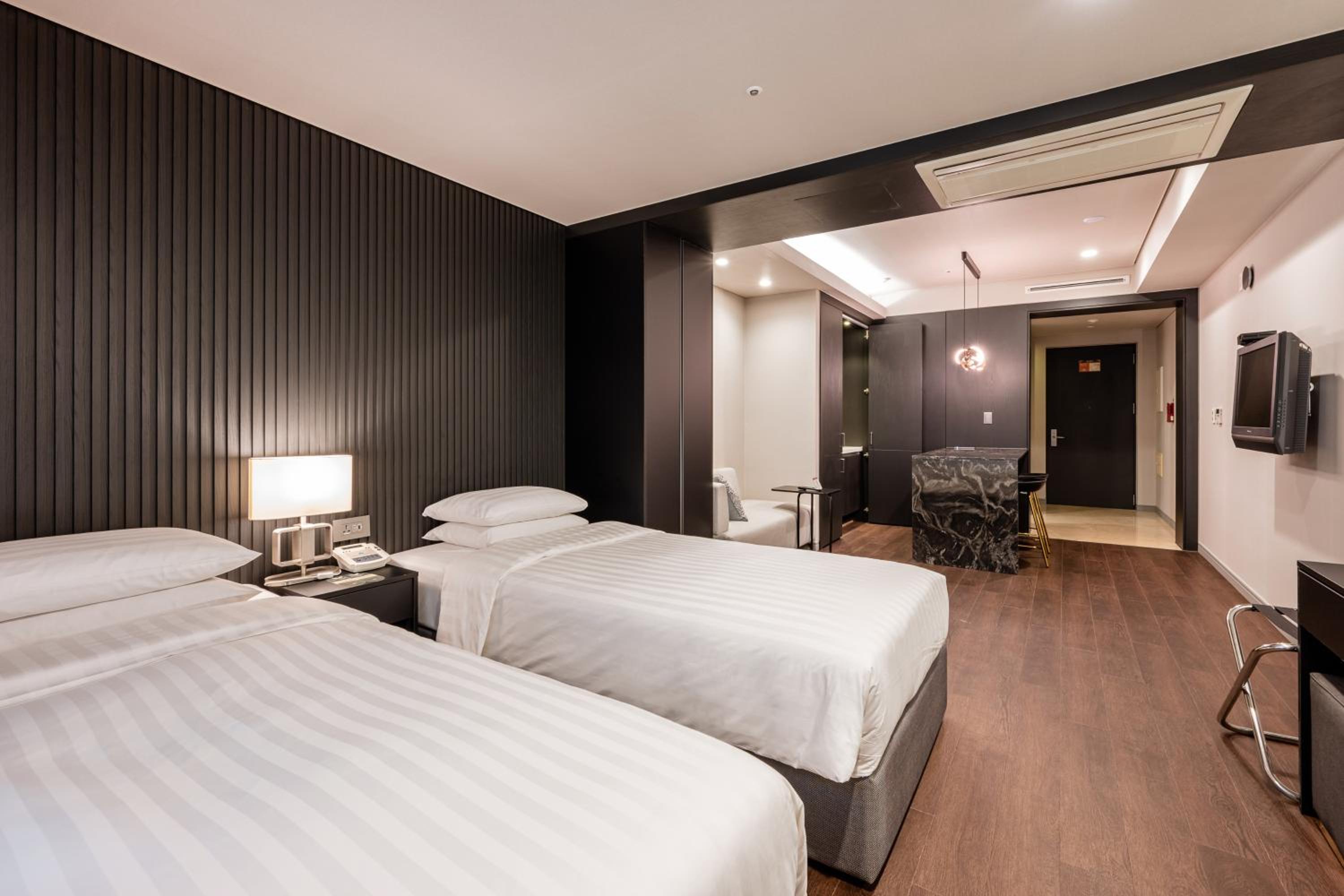 Premier Standard Twin Room with No view  - Photo 3