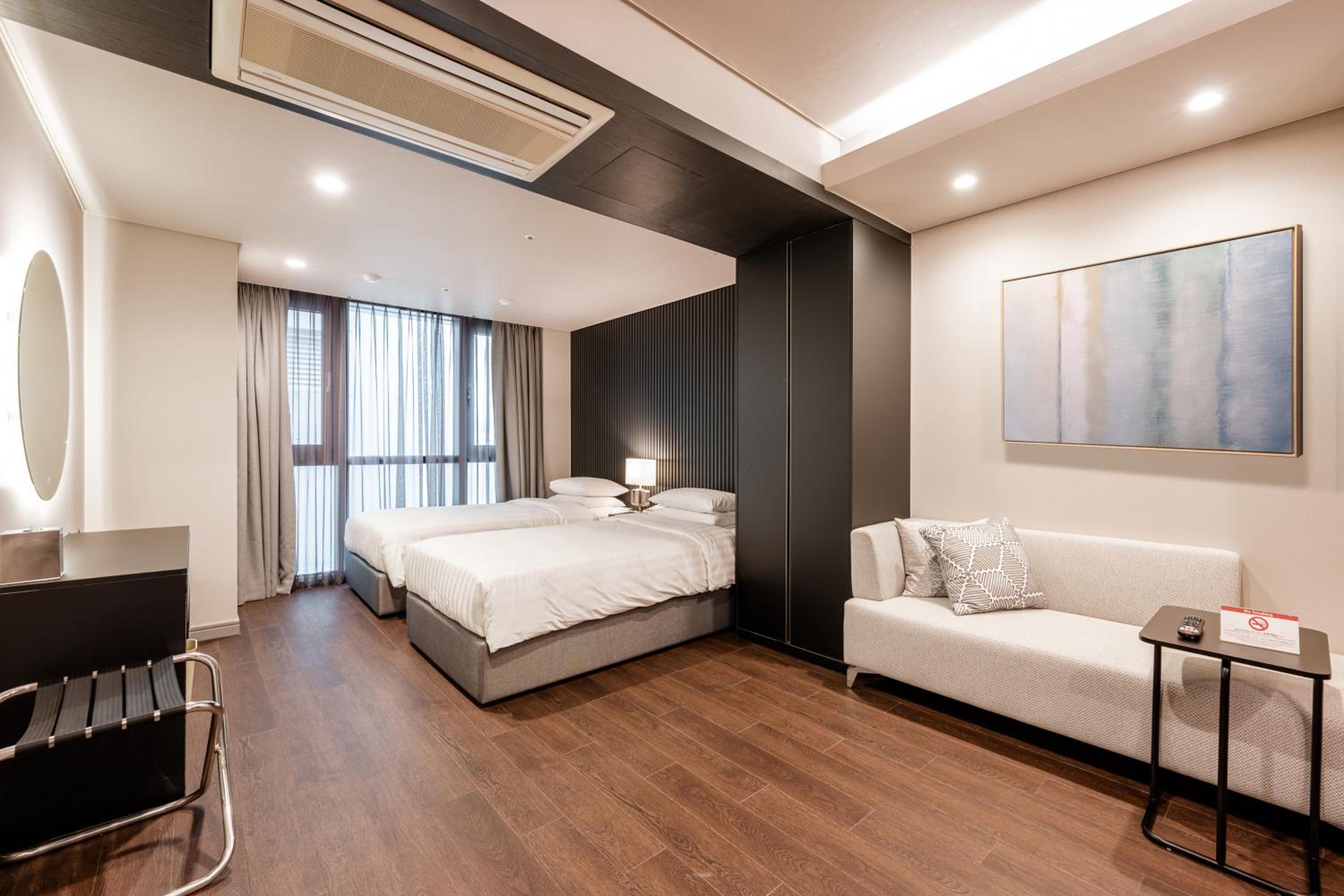 Premier Standard Twin Room with No view  - Photo 5