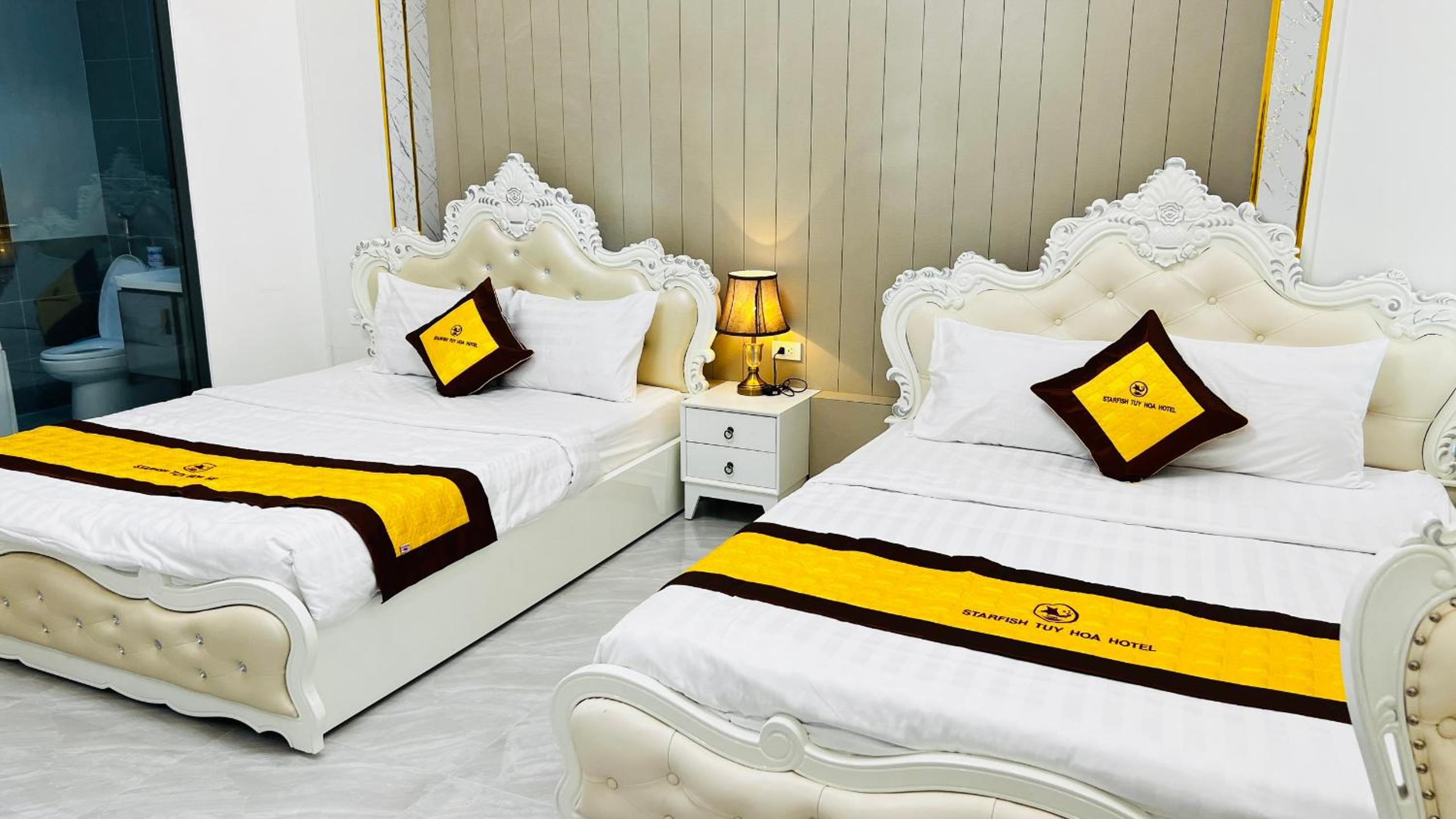 Deluxe Double Room with Bath photo 3