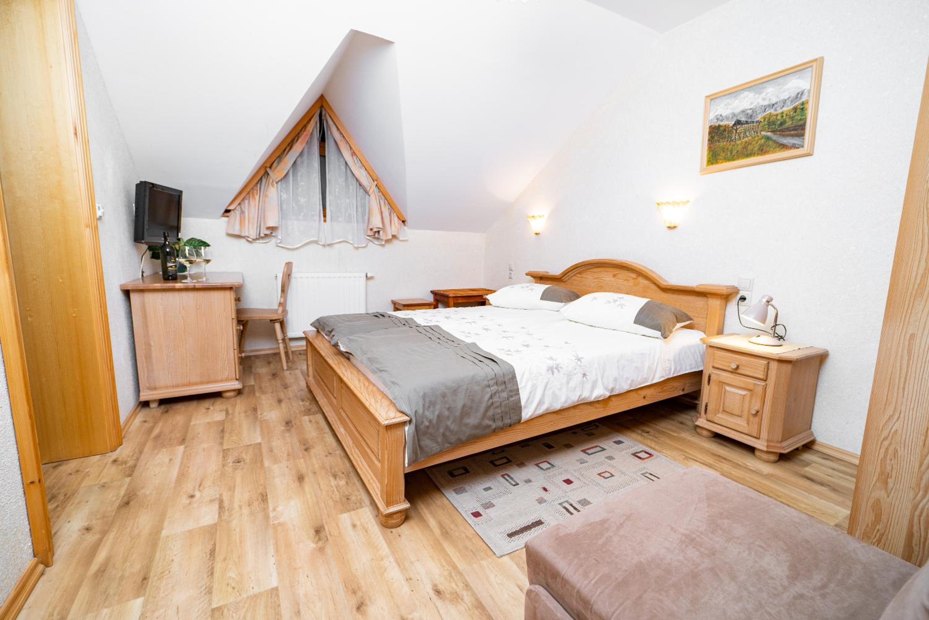 Double Room - Photo 18