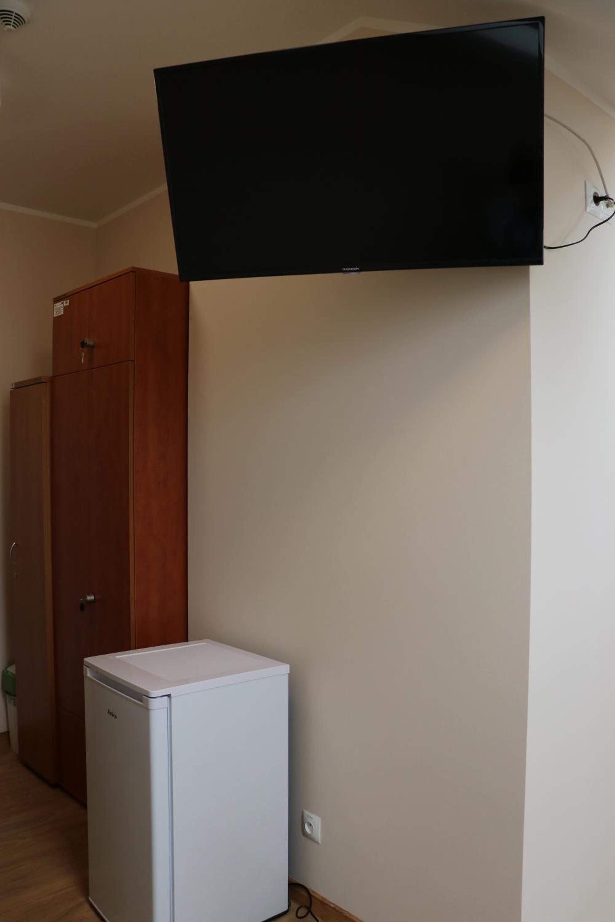 Twin Room with Bathroom - Photo 2