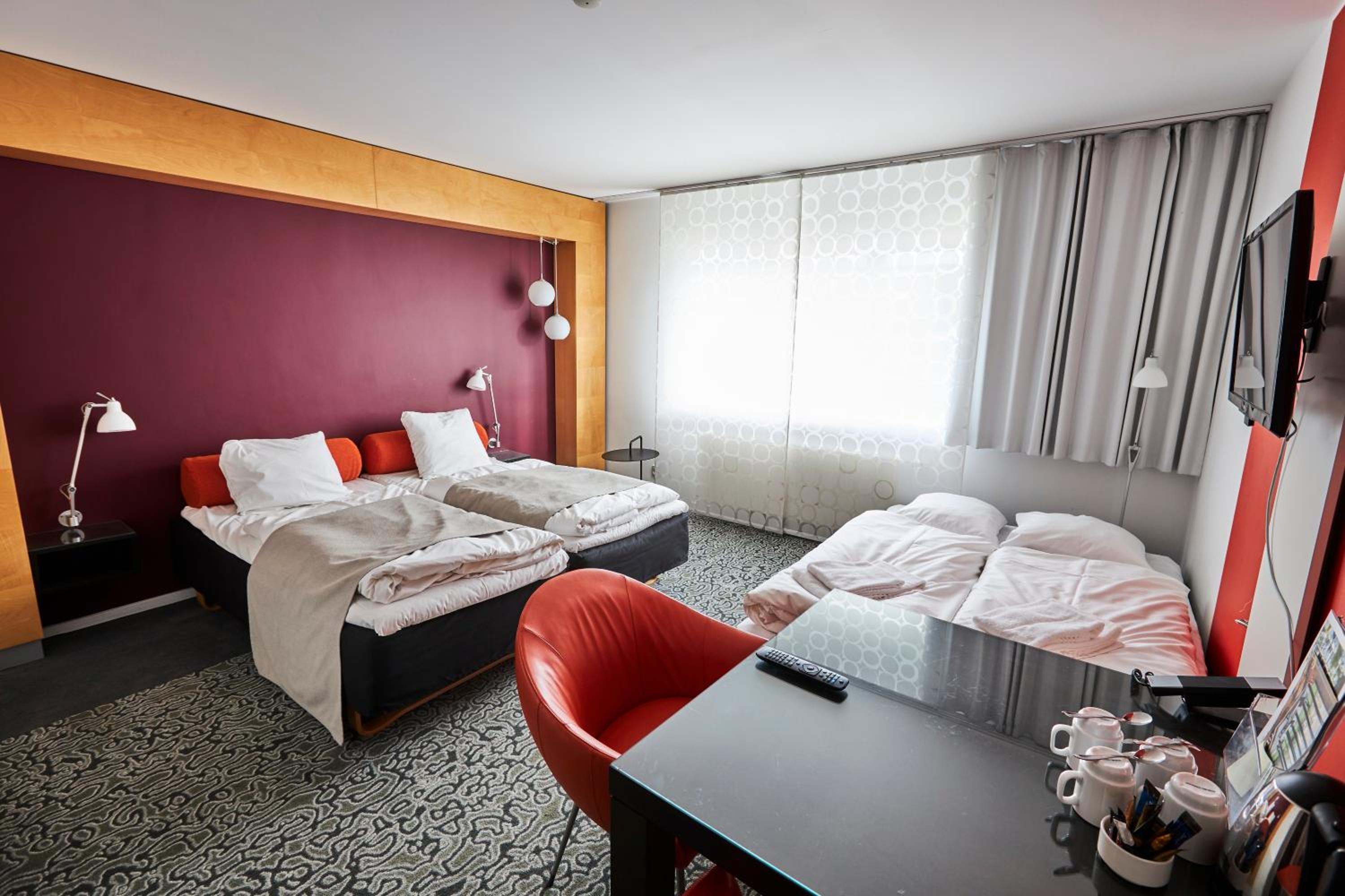 Family Room (2 Adults + 2 Children)
