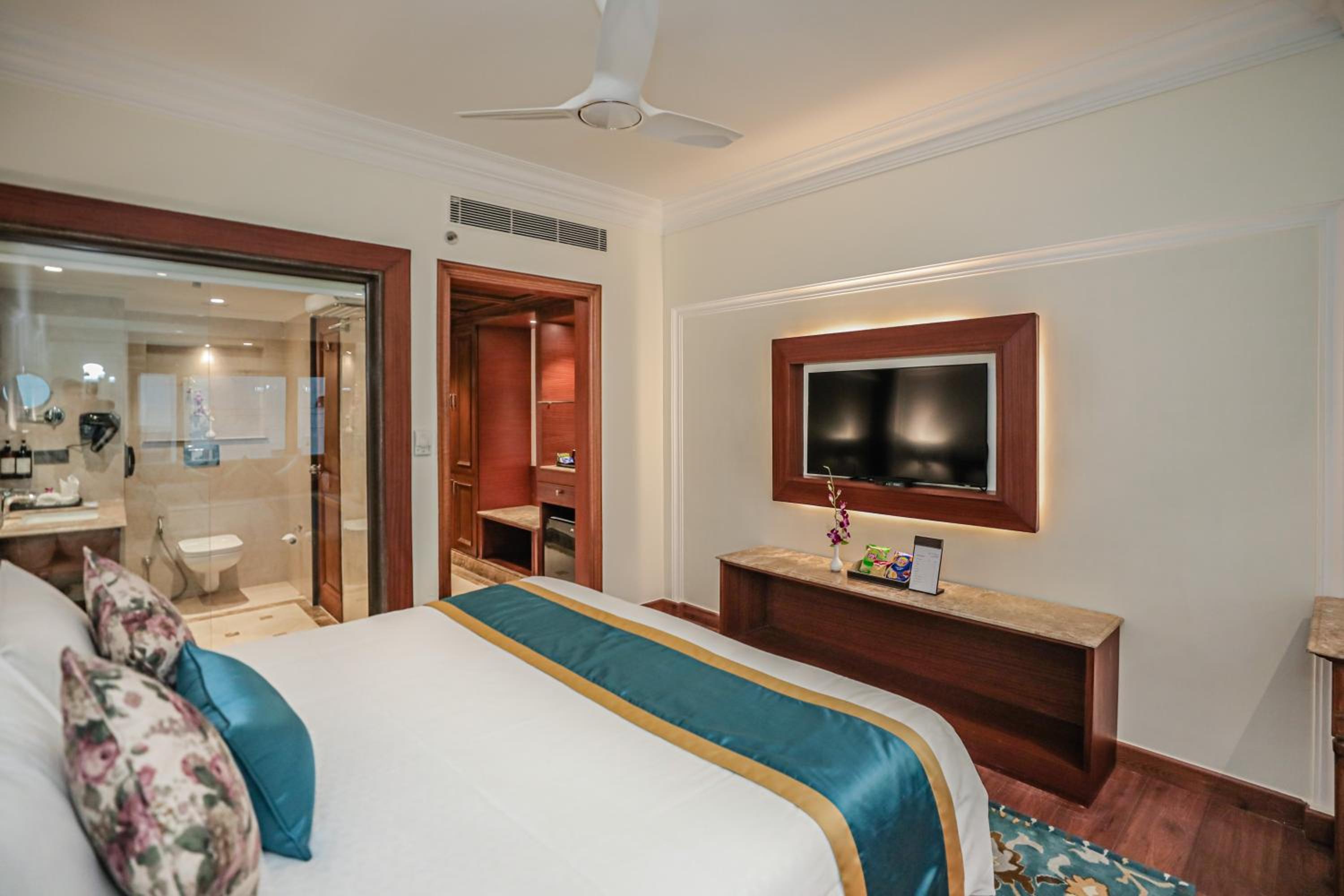 Executive Double Room - - Enjoy Complimentary Hi-Tea, Tea or Coffee Timing - 5-6 pm