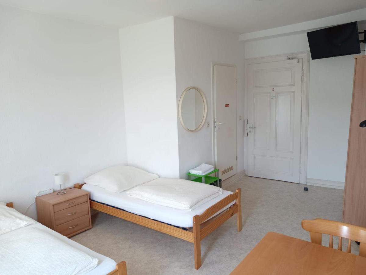 Twin Room with Bathroom photo 1