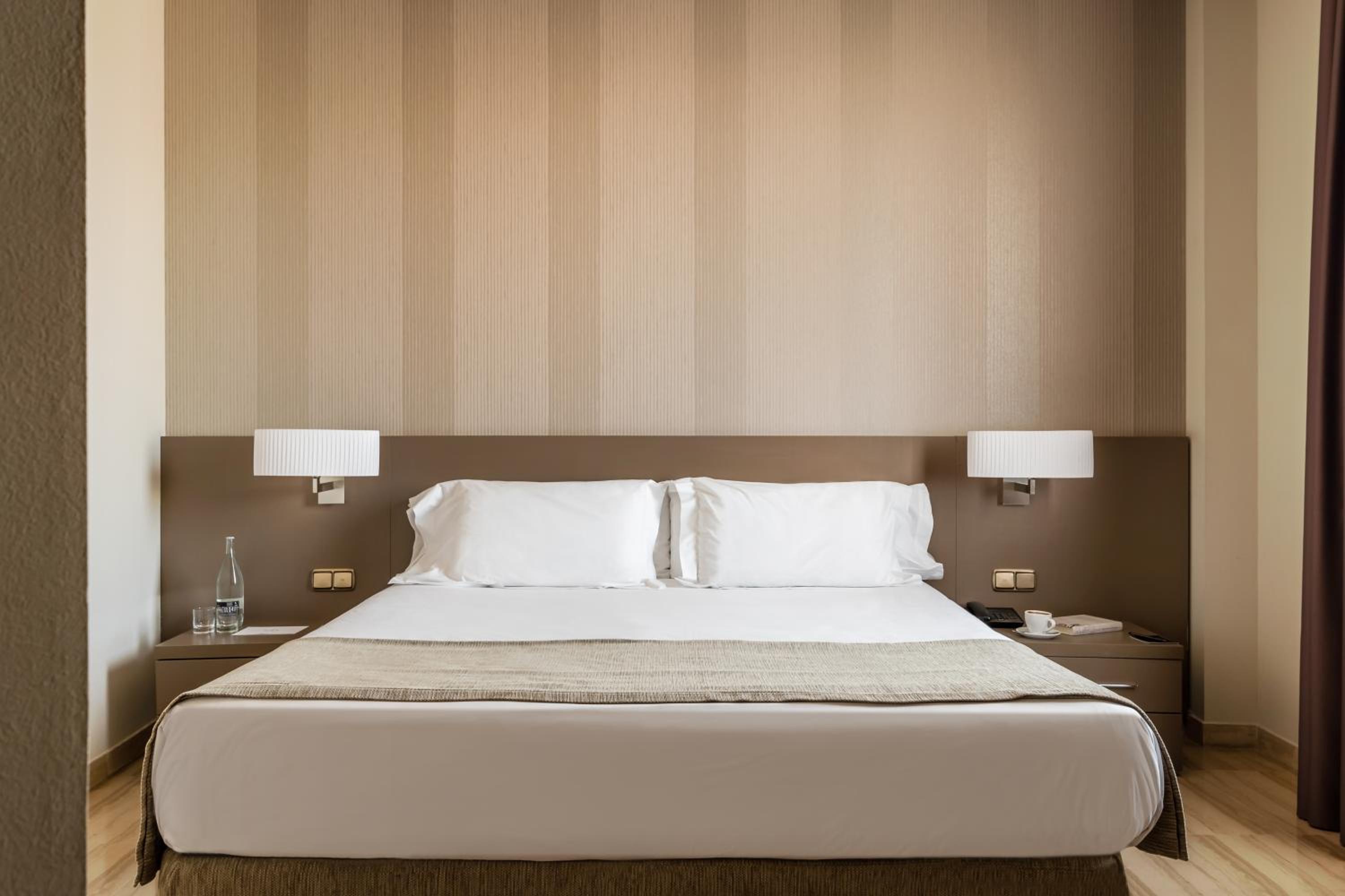 Double or Twin Room - Photo 3