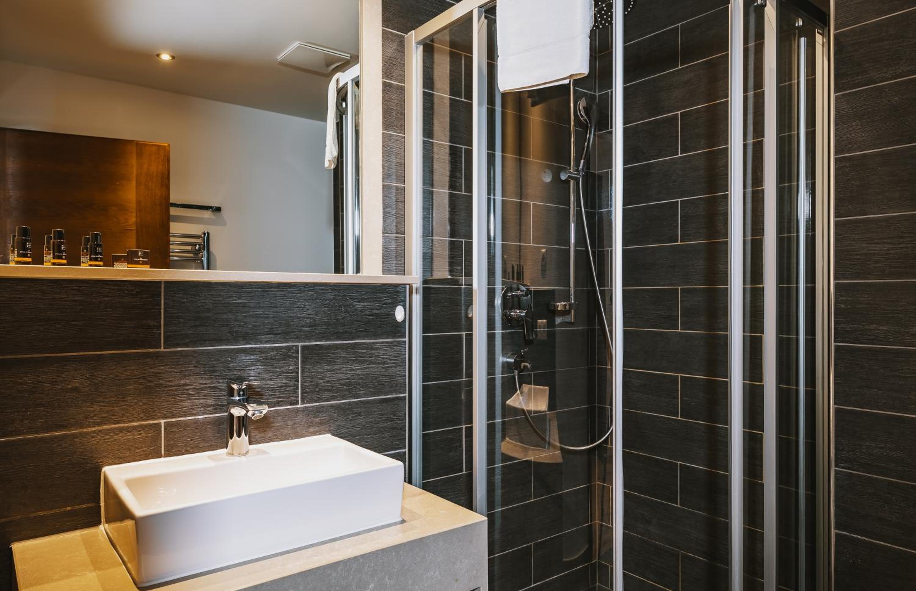 2 Bedroom Suite - Photo 2