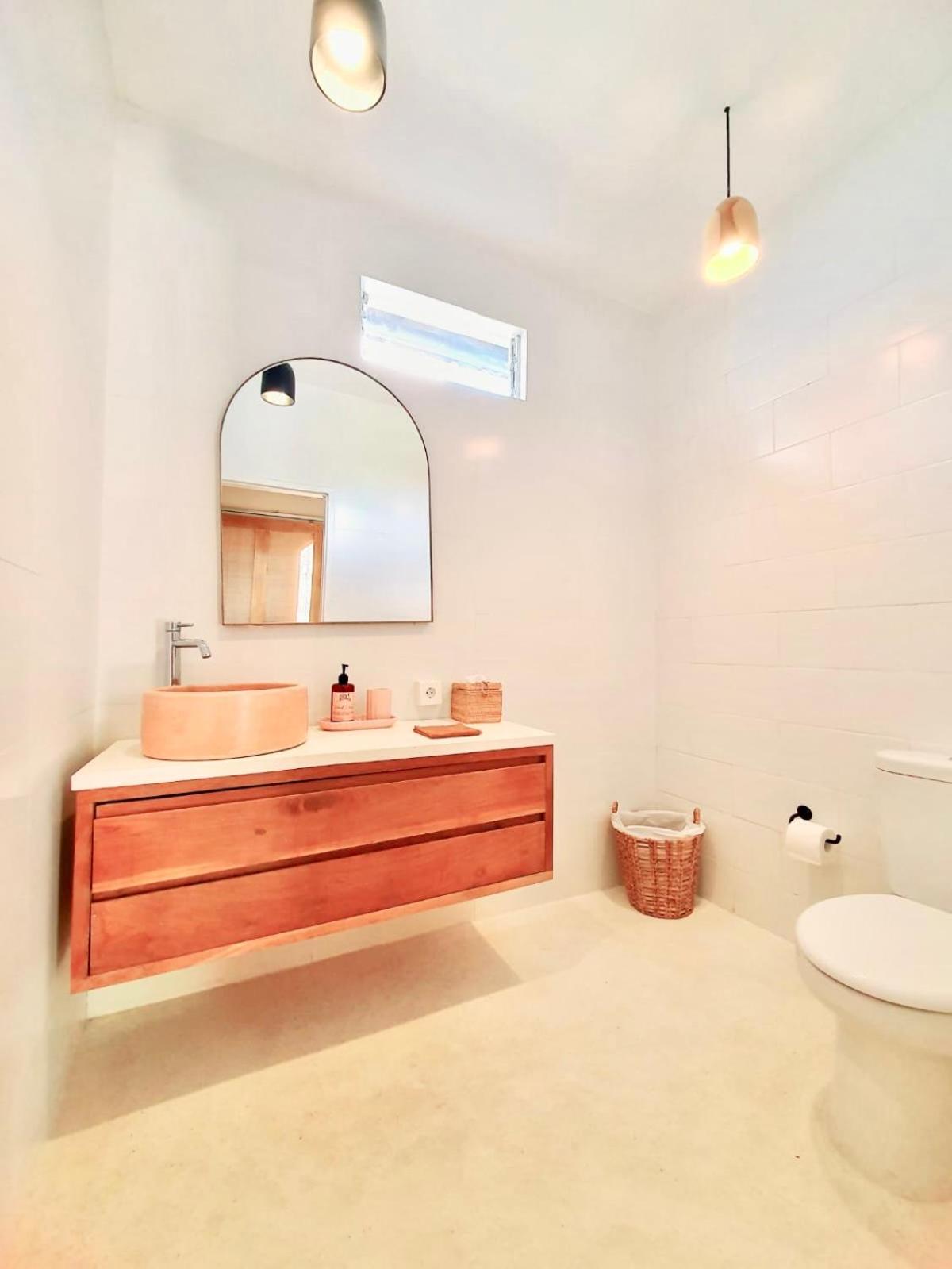 Deluxe King Suite - Photo 17