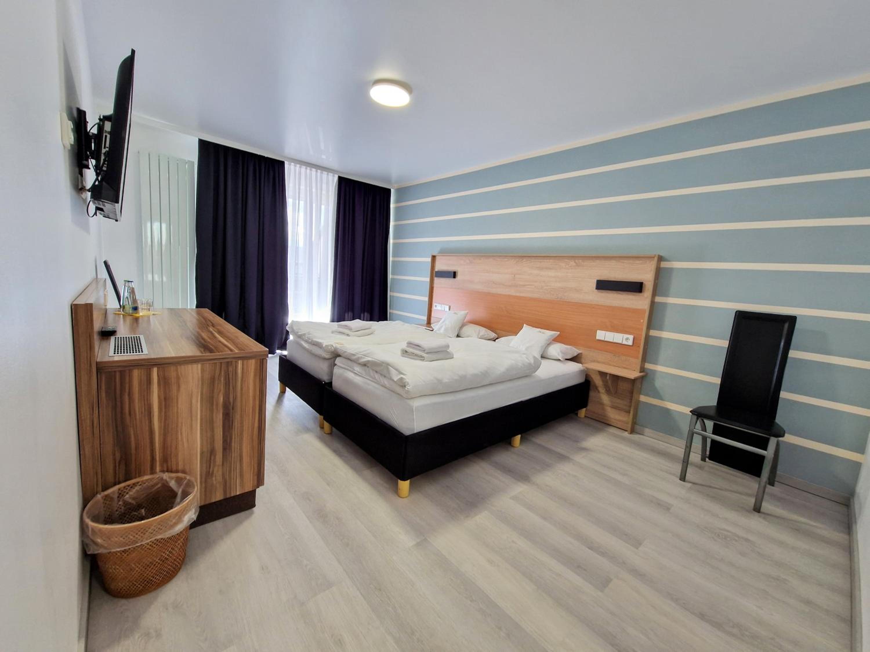 Deluxe Double Room (2 Adults + 1 Child) photo 2
