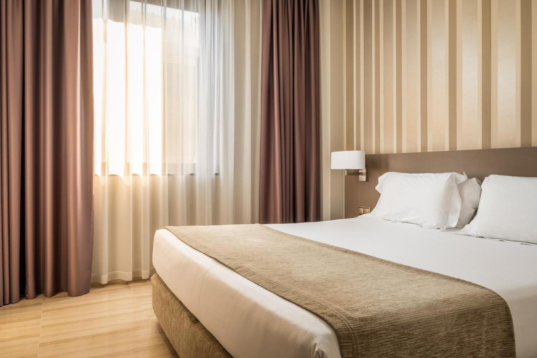 Double or Twin Room - Photo 4
