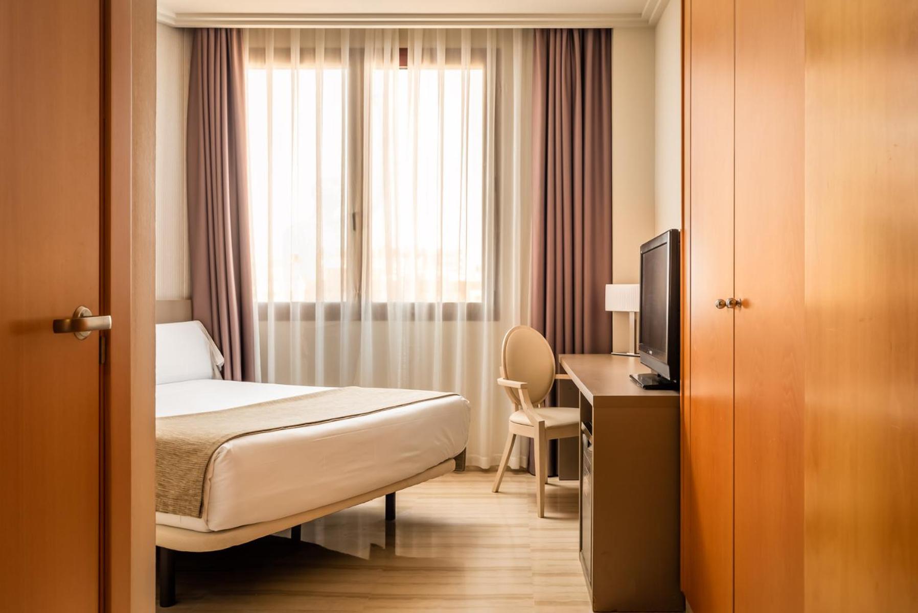 Double or Twin Room - Photo 5