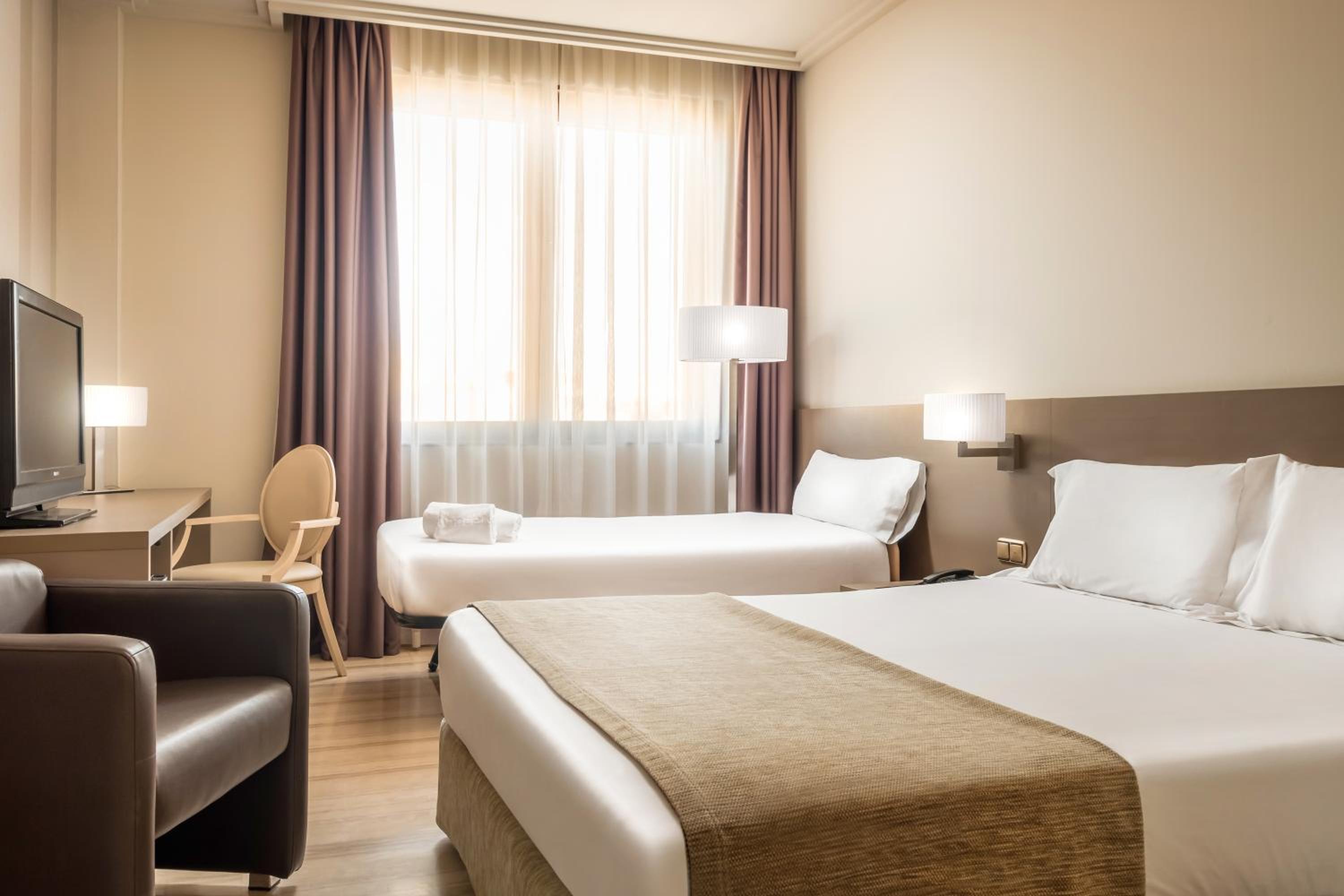 Triple Room (3 Adults) - Photo 4