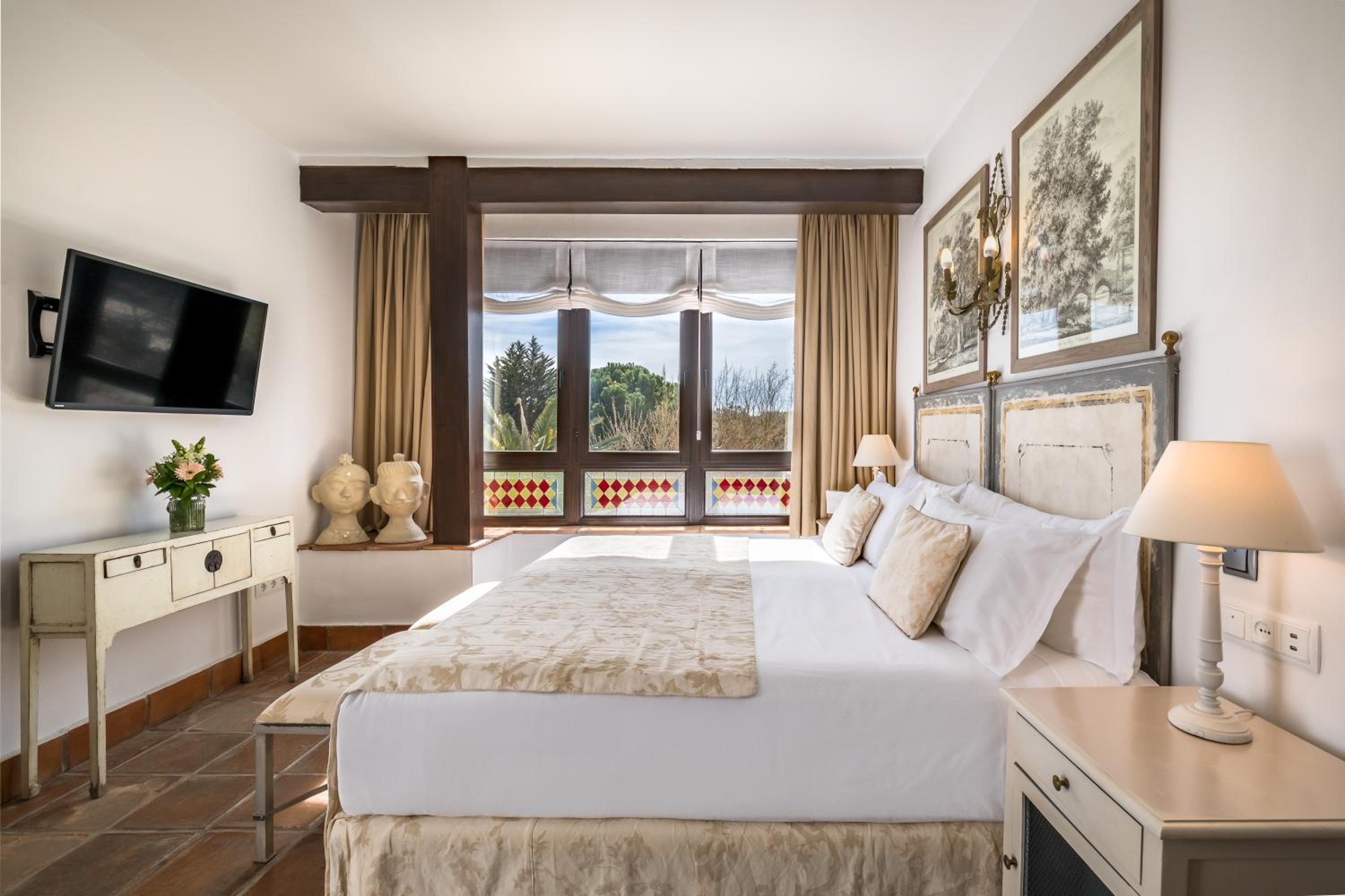 Suite Junior con Balcón o Terraza (2 Adultos + 1 Niño)