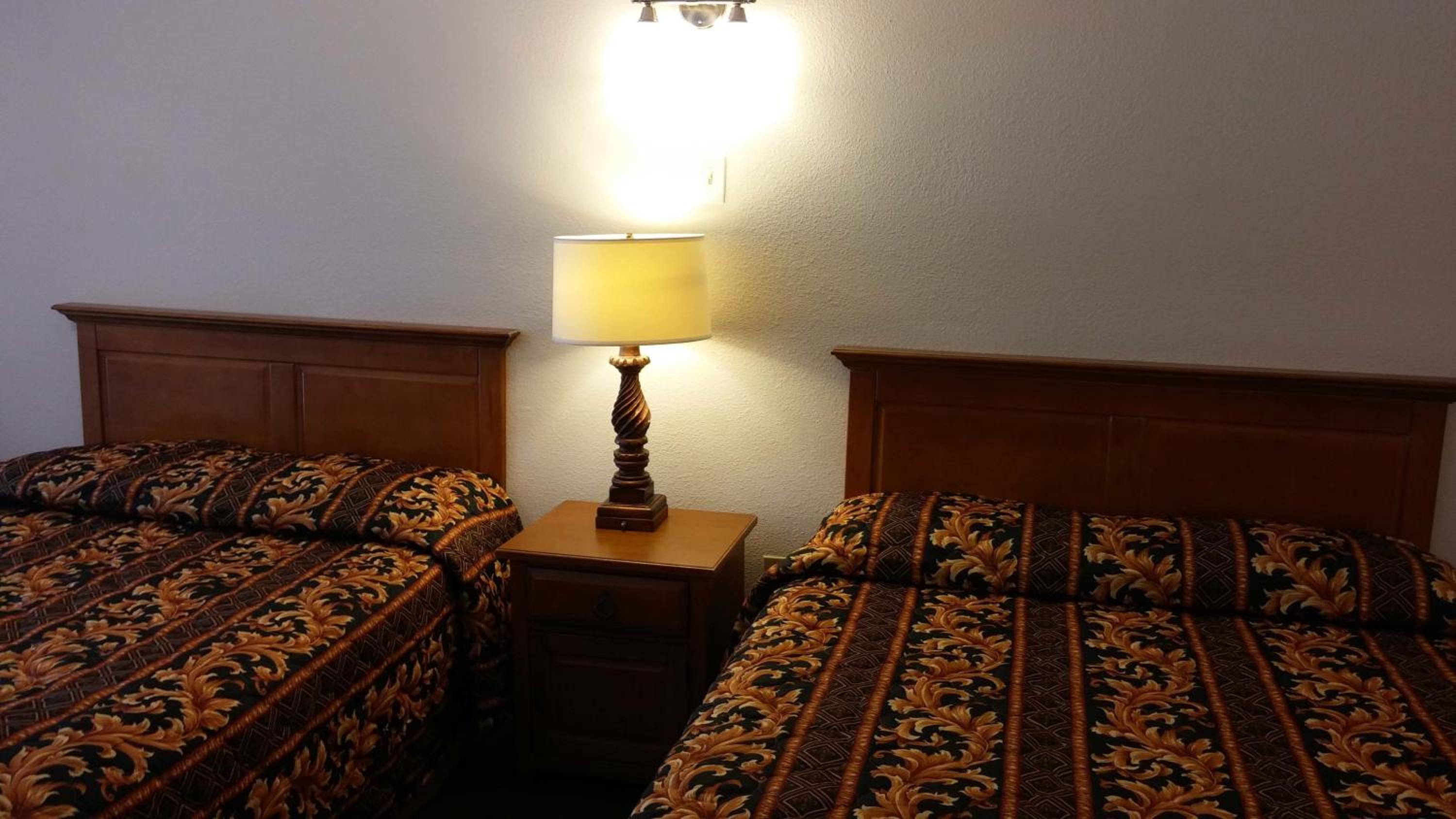 Deluxe Queen Room with Two Queen Beds photo 2
