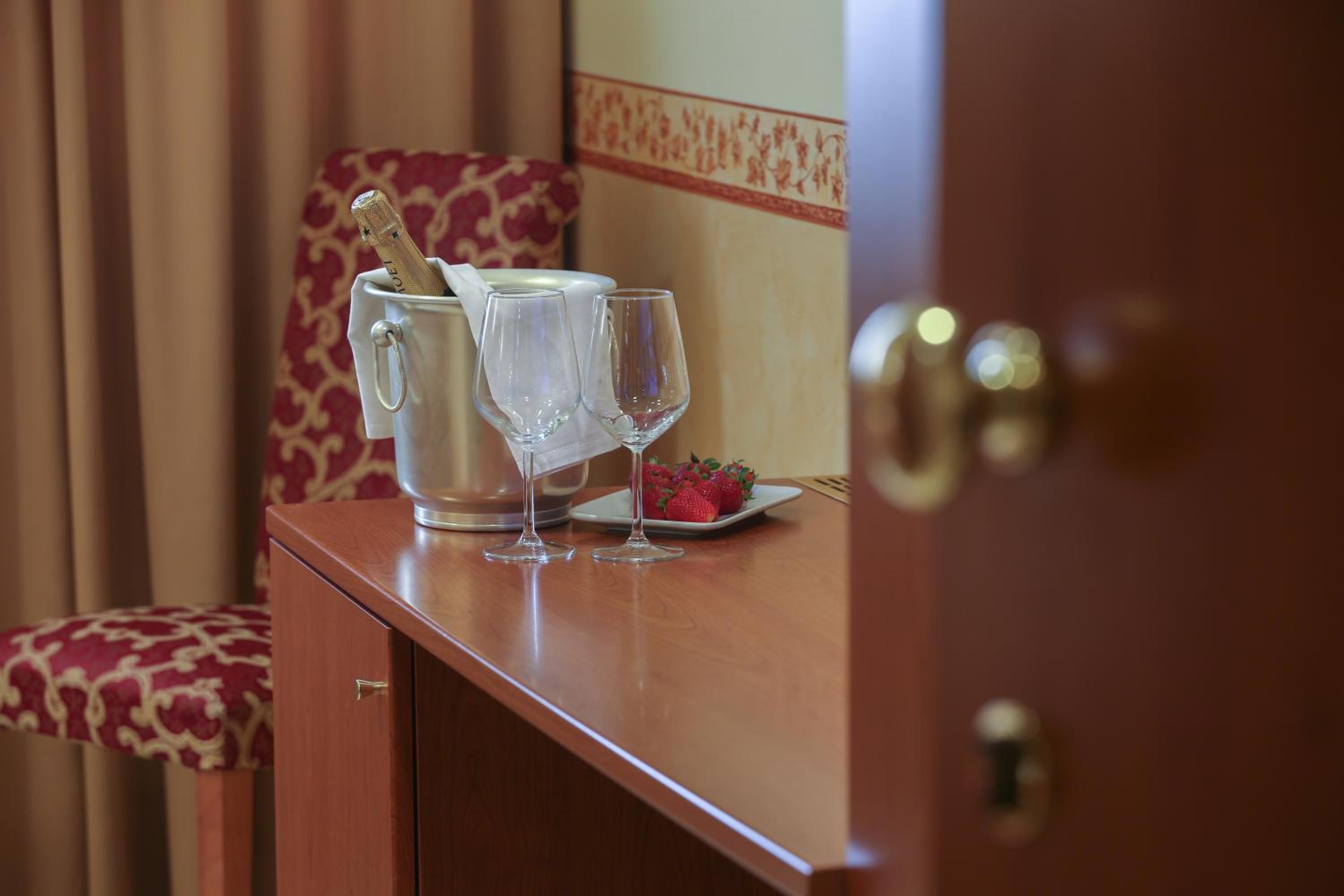 Twin Room - Photo 4