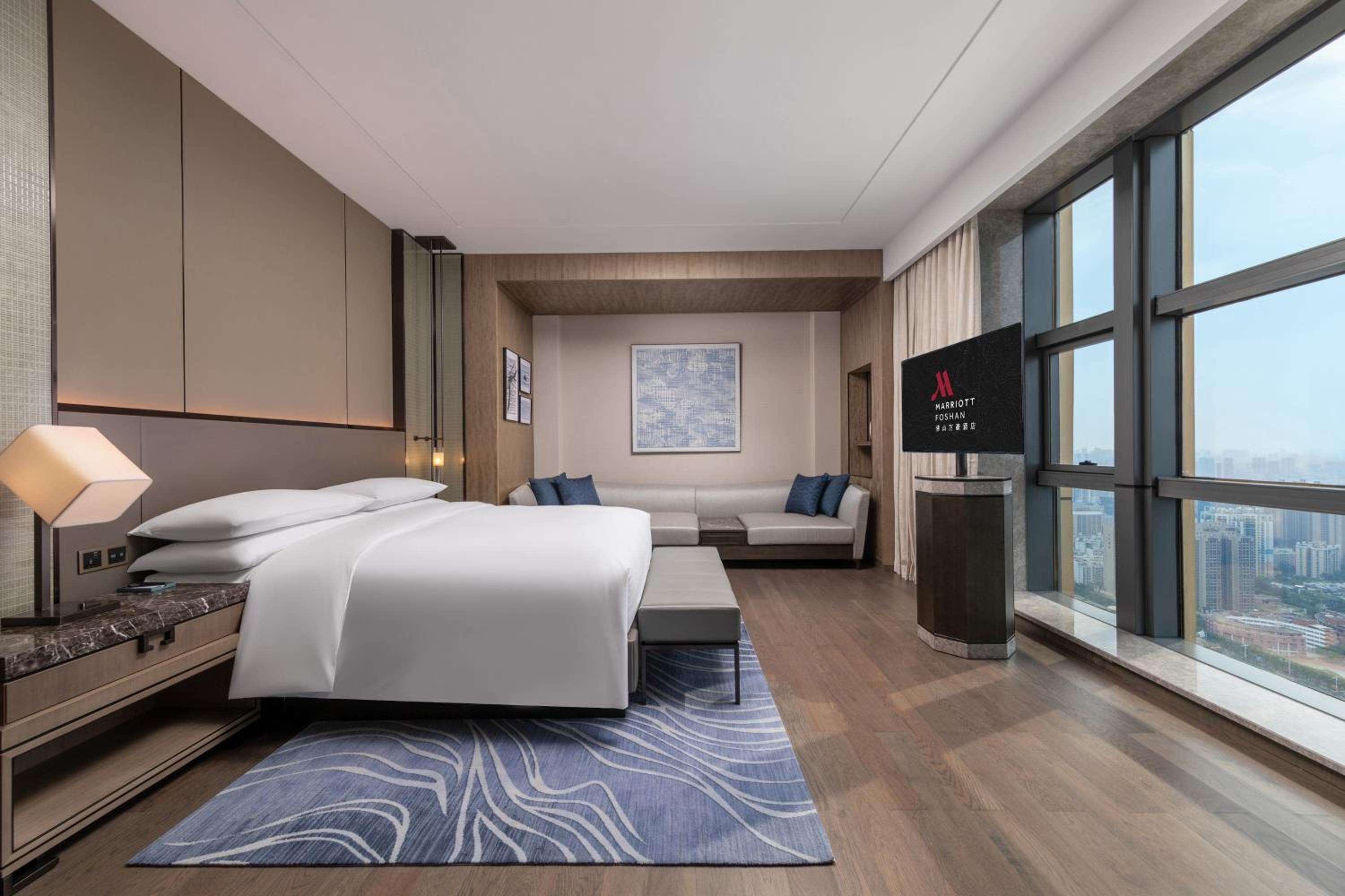 Executive King Corner Suite with Club Lounge Access