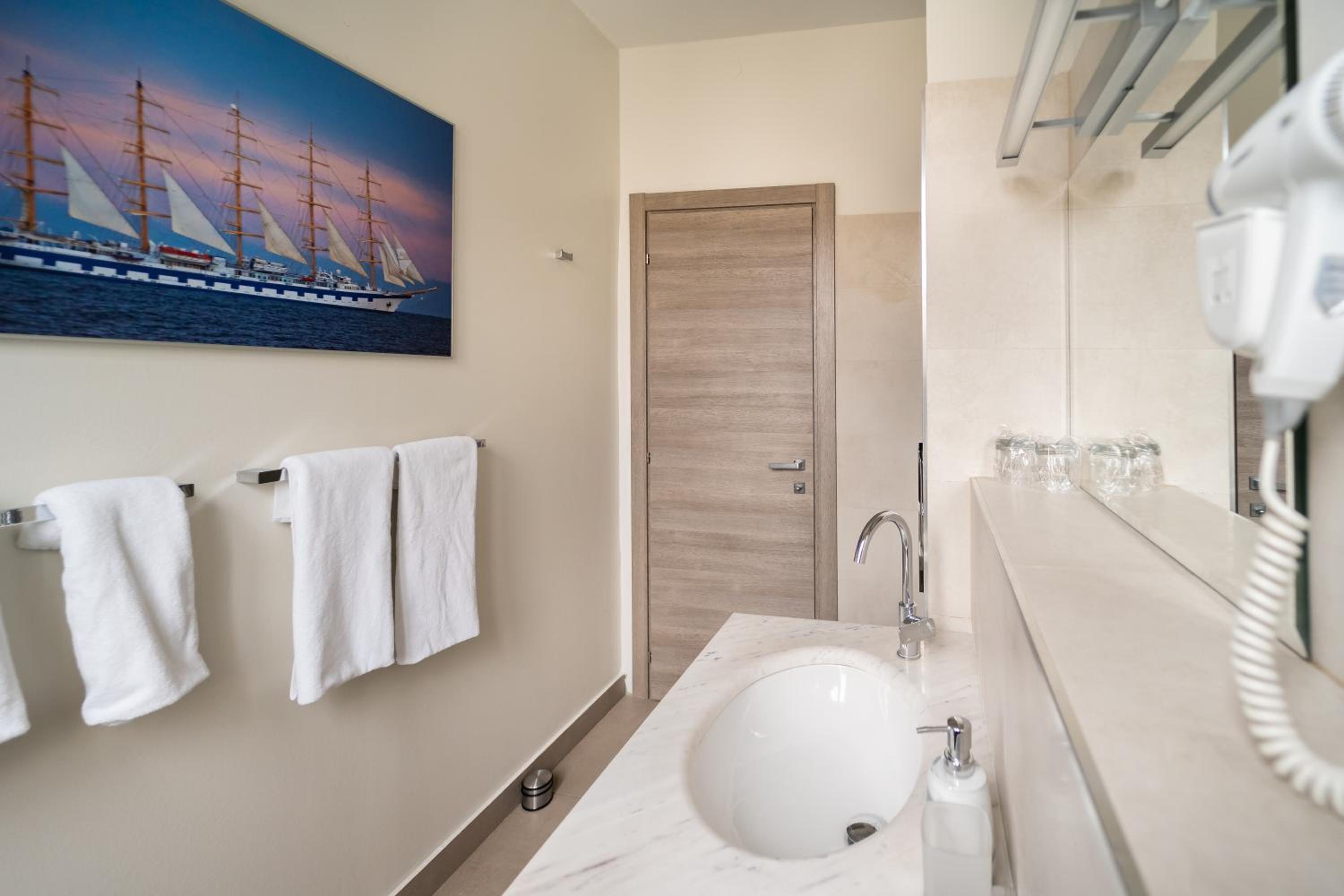 Double or Twin Room photo 3