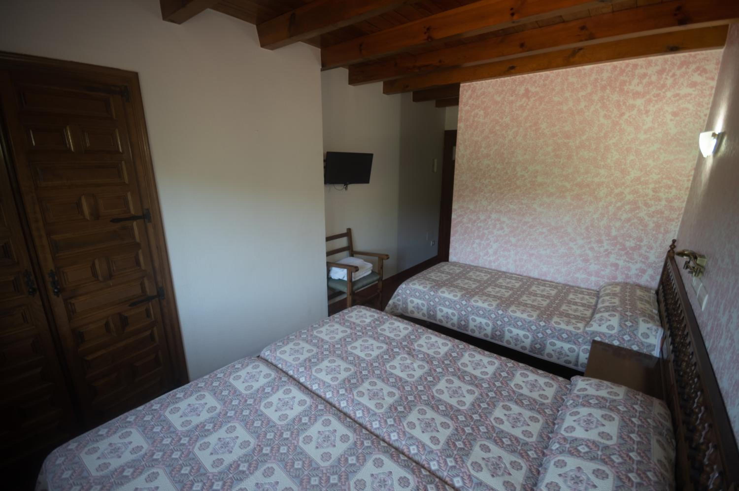 Triple Room with Private Bathroom photo 2