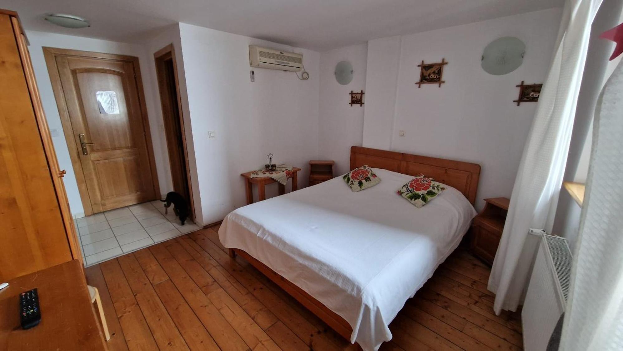 Double Room - Photo 2