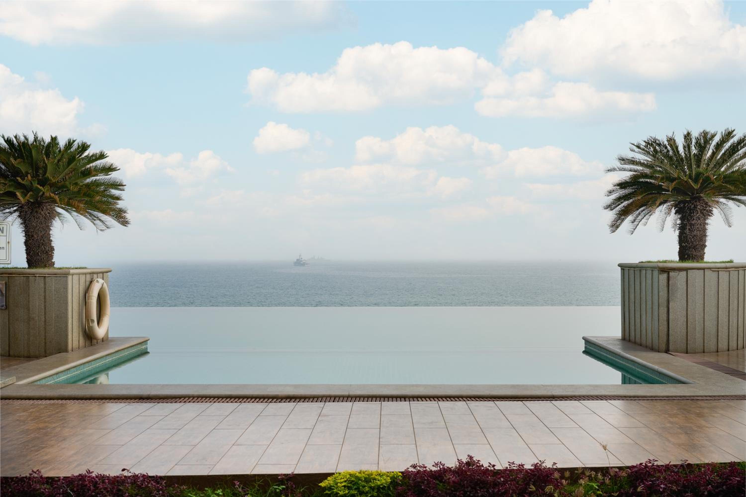 Superior Room with 2 Single Bed, Ocean View - Photo 4