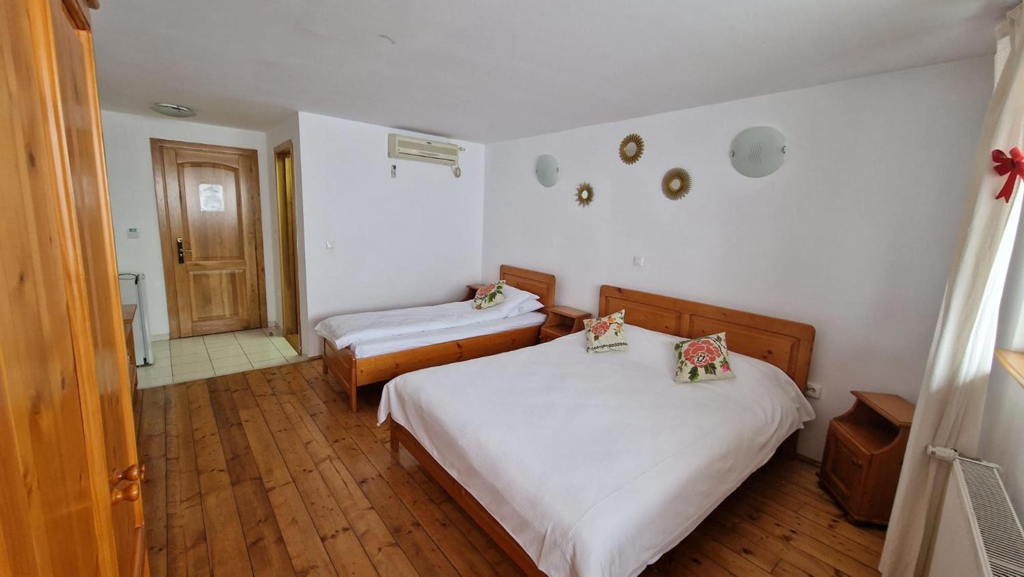 Triple Room with Balcony - Photo 2