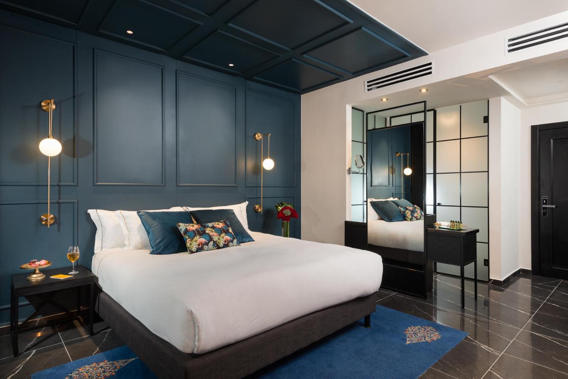 Bahaim Gardens Room