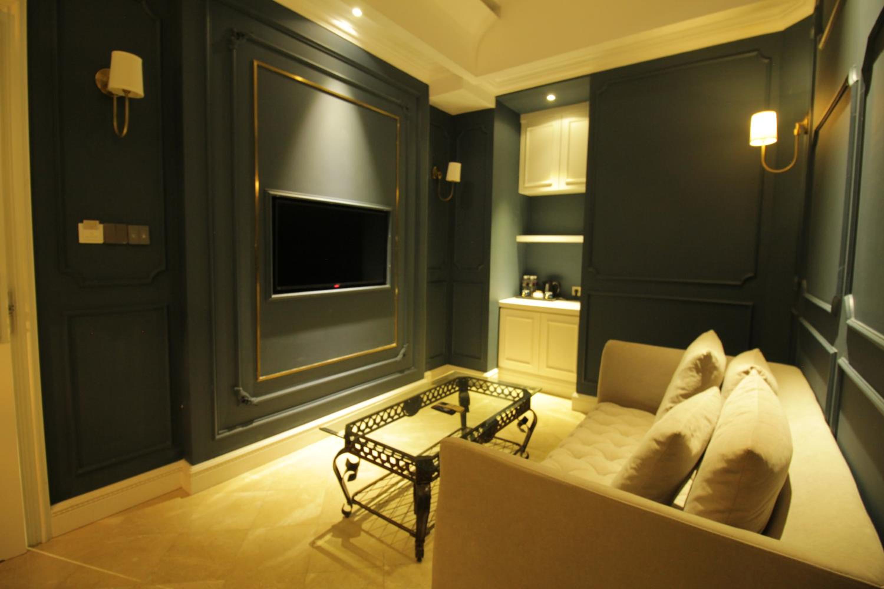 Executive Suite 
