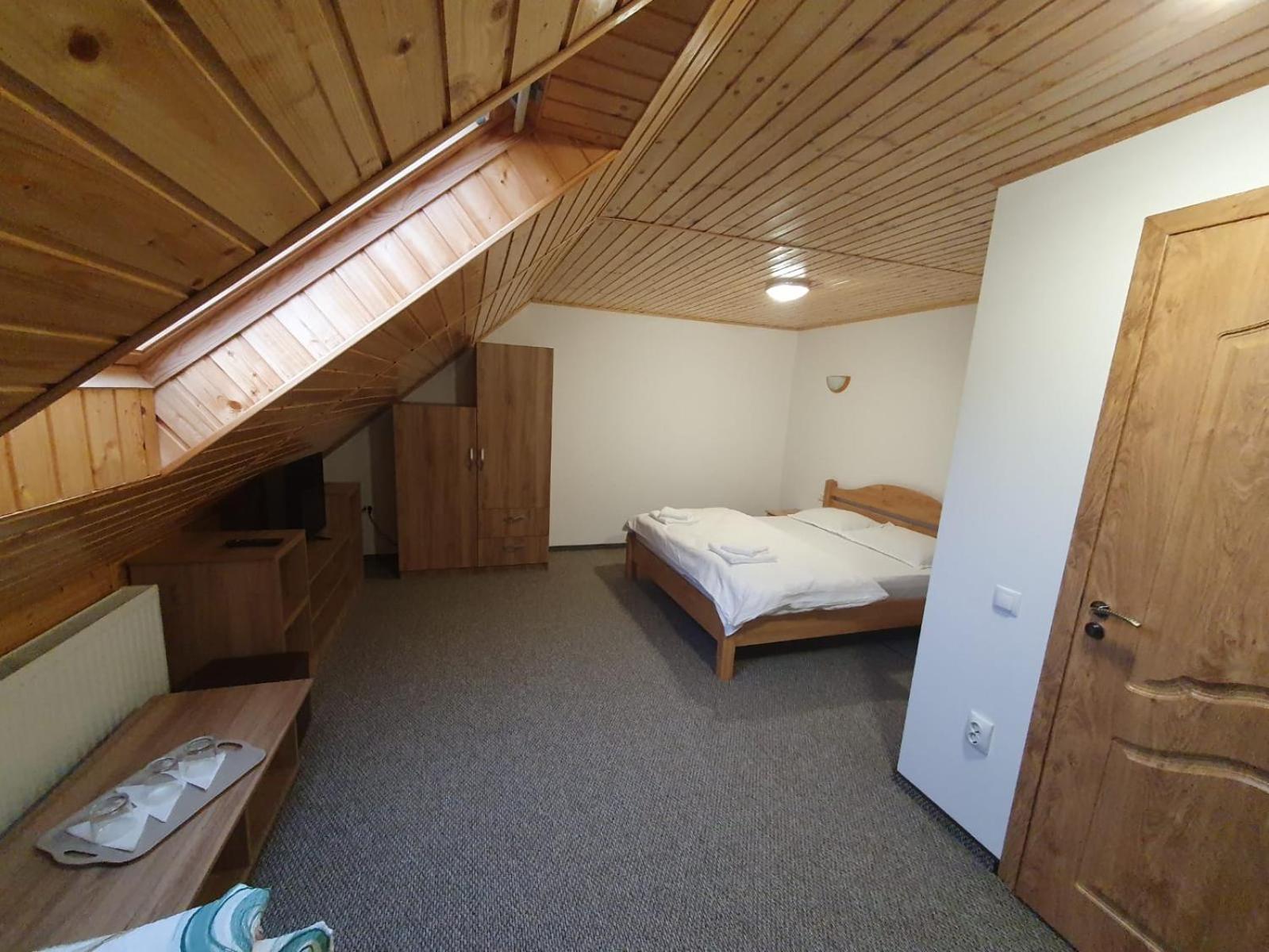 Double Room with Private Bathroom photo 2
