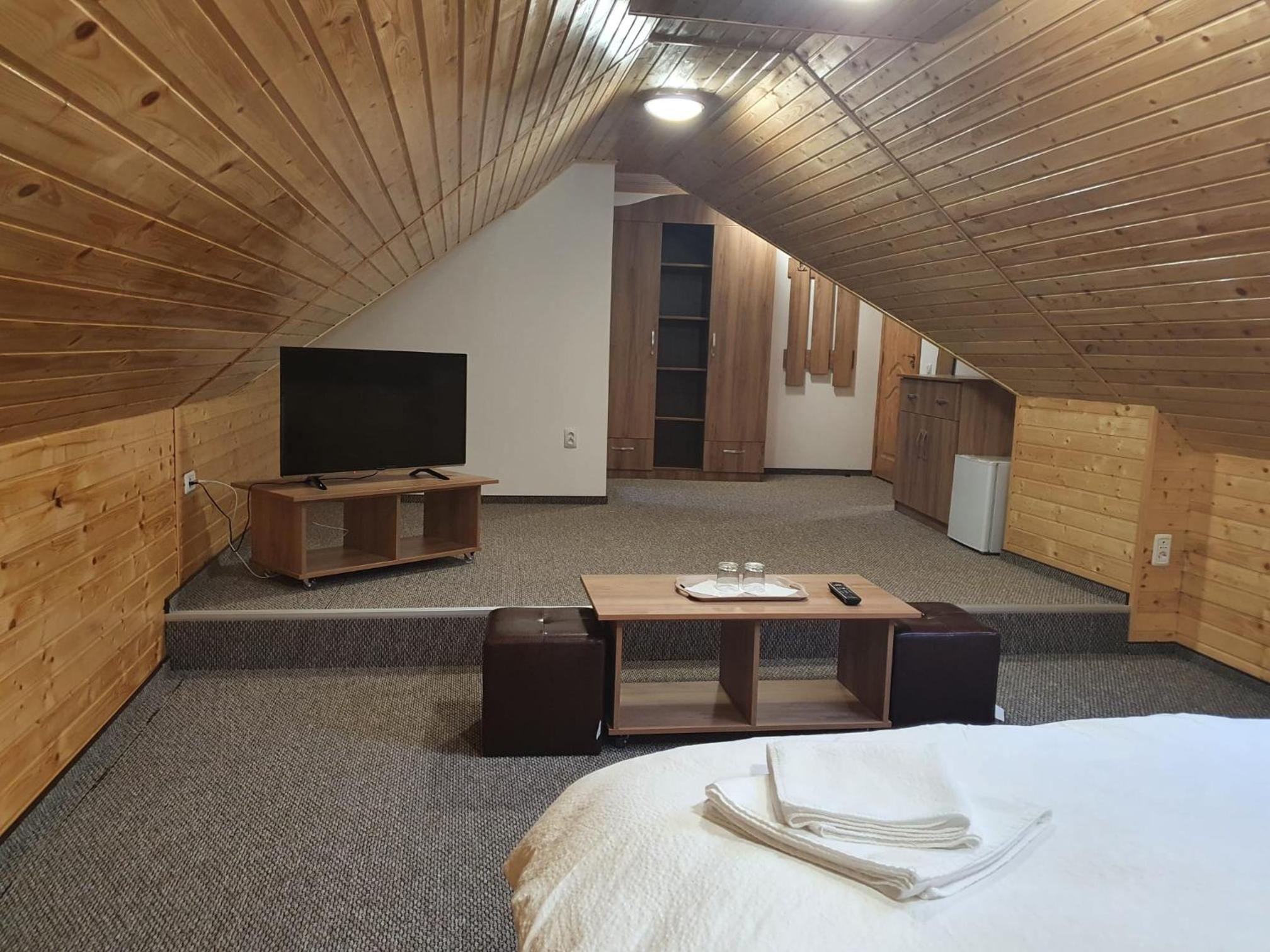 Deluxe Room (2 Adults + 1 Child) photo 3